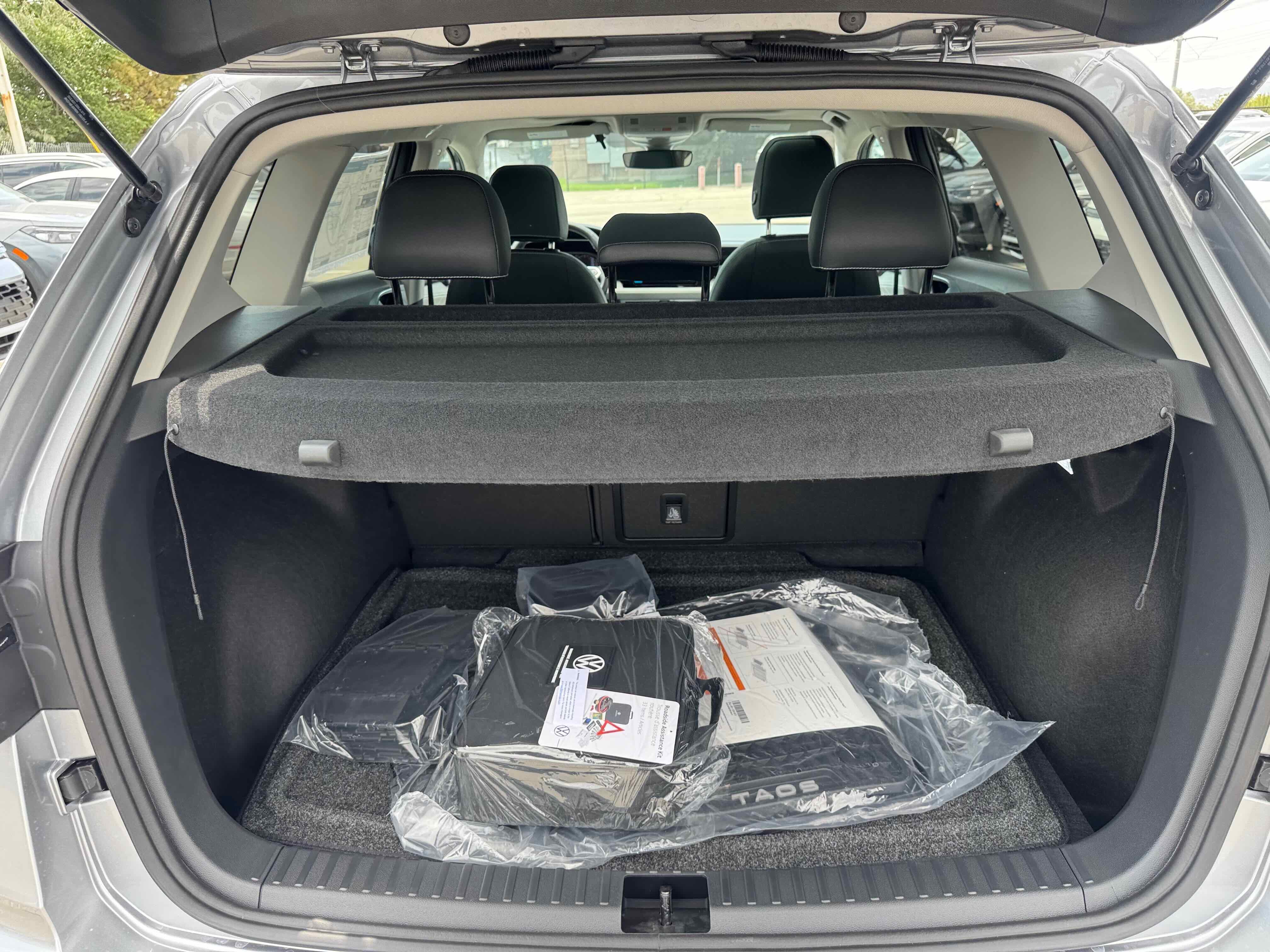 2025 Volkswagen Taos SEL