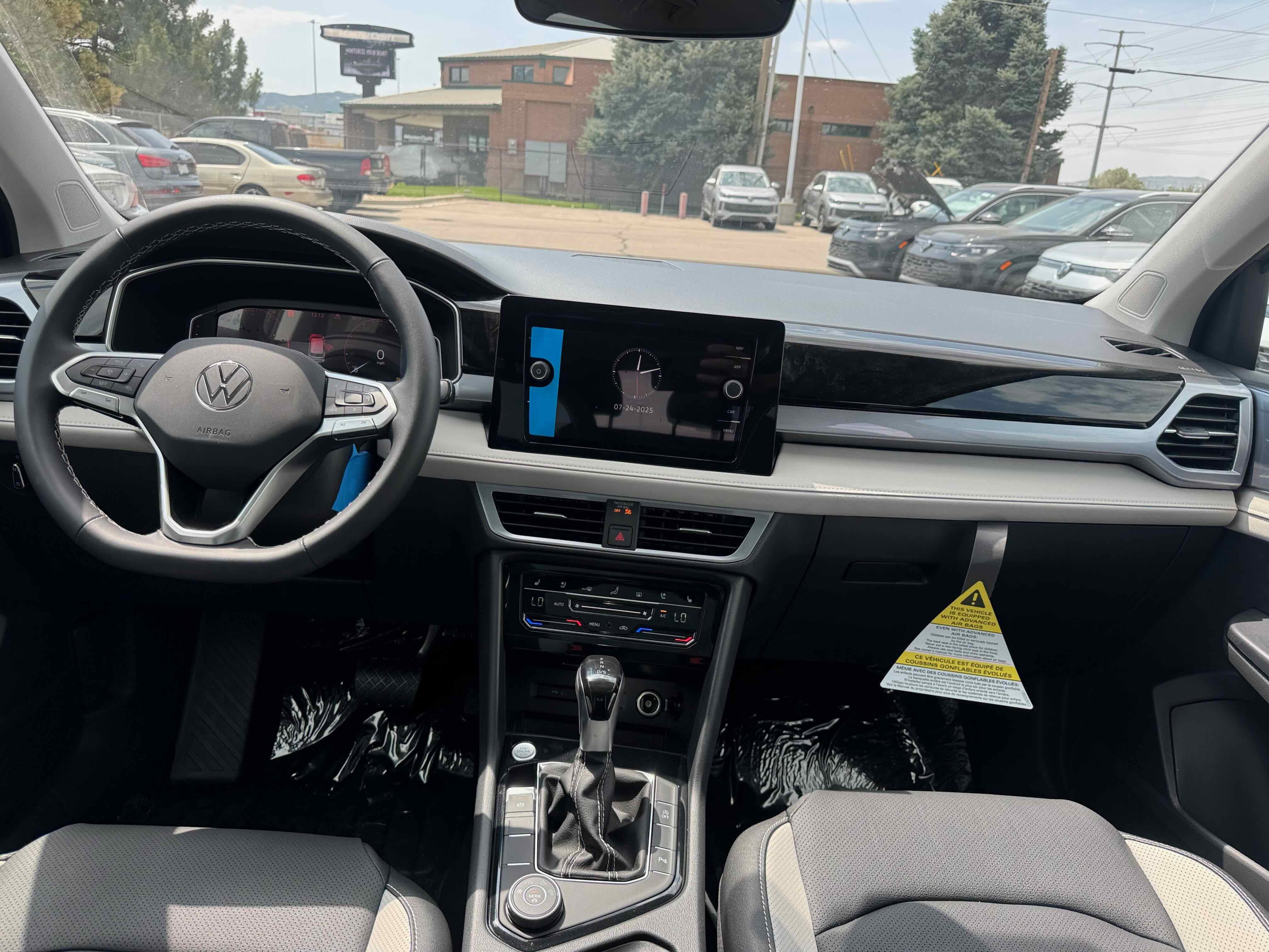 2025 Volkswagen Taos SEL