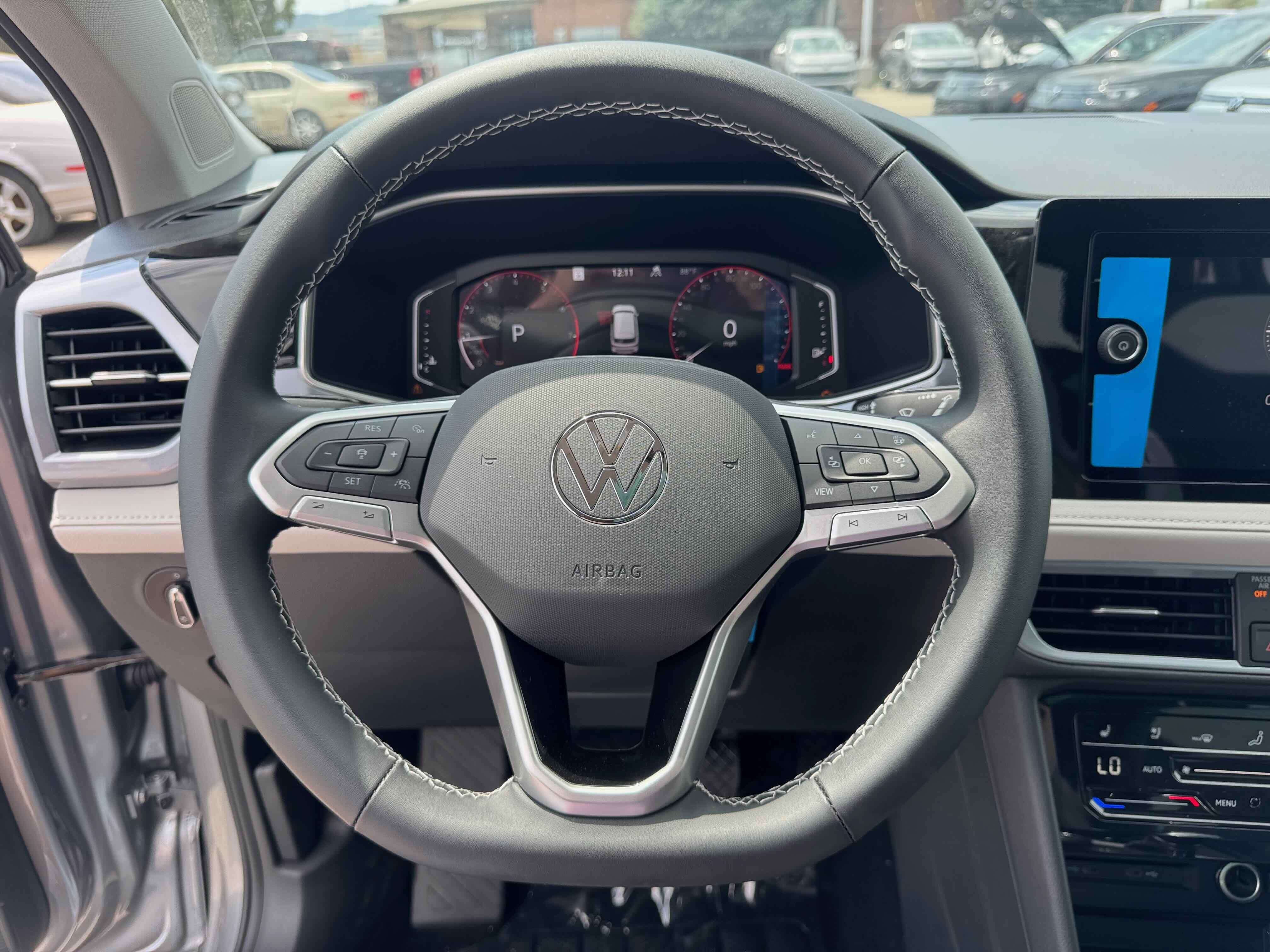 2025 Volkswagen Taos SEL