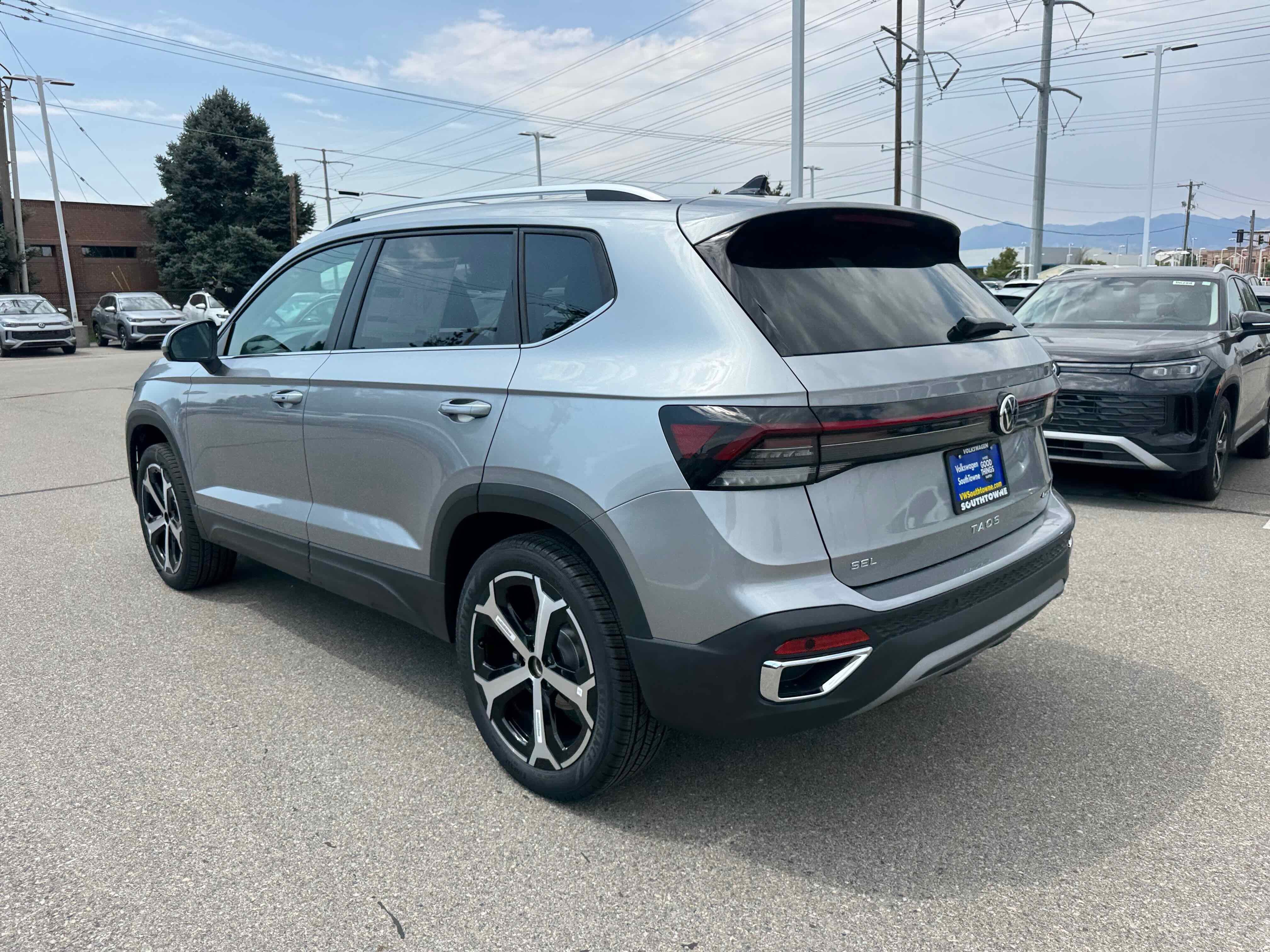 2025 Volkswagen Taos SEL