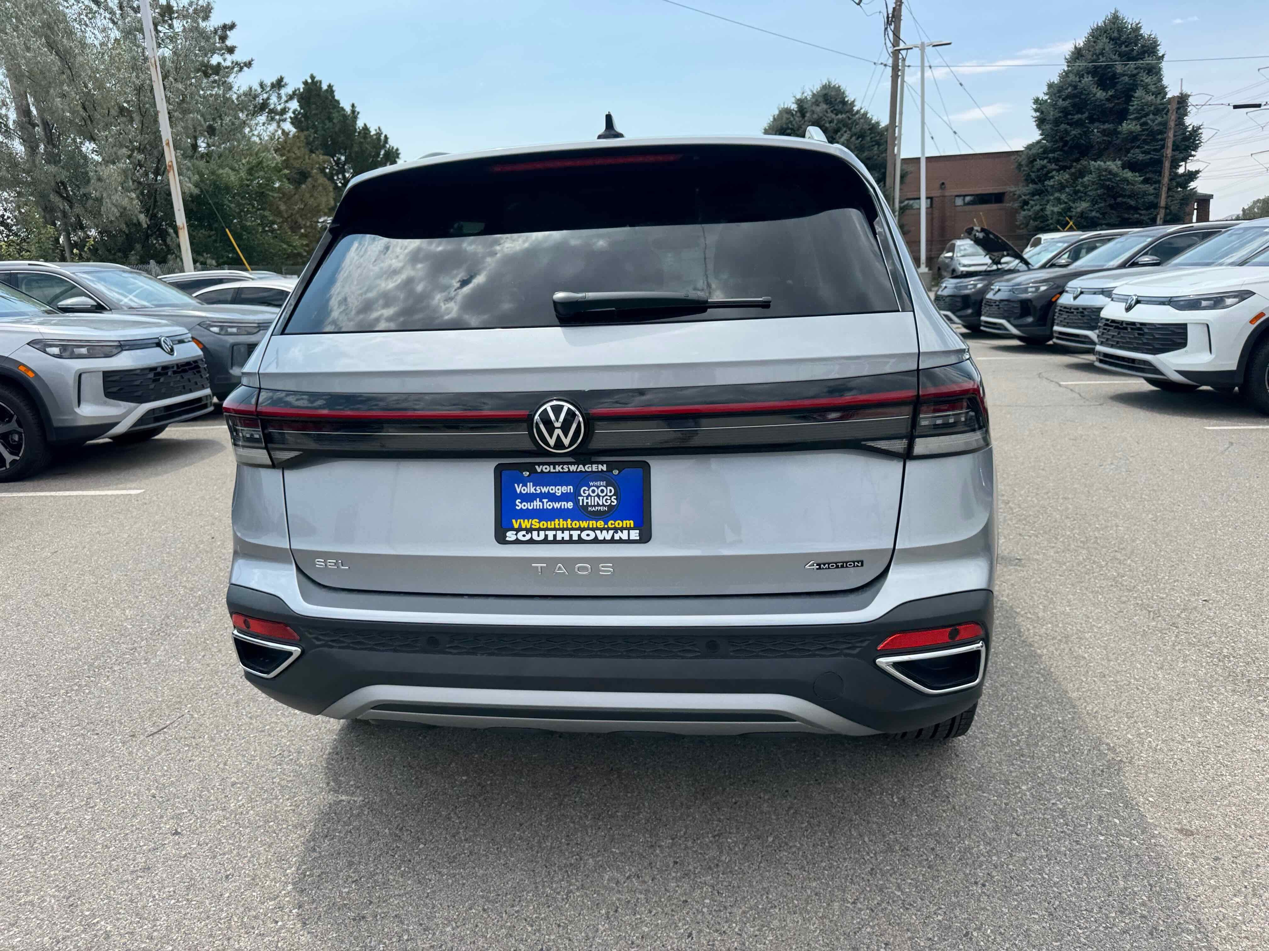 2025 Volkswagen Taos SEL