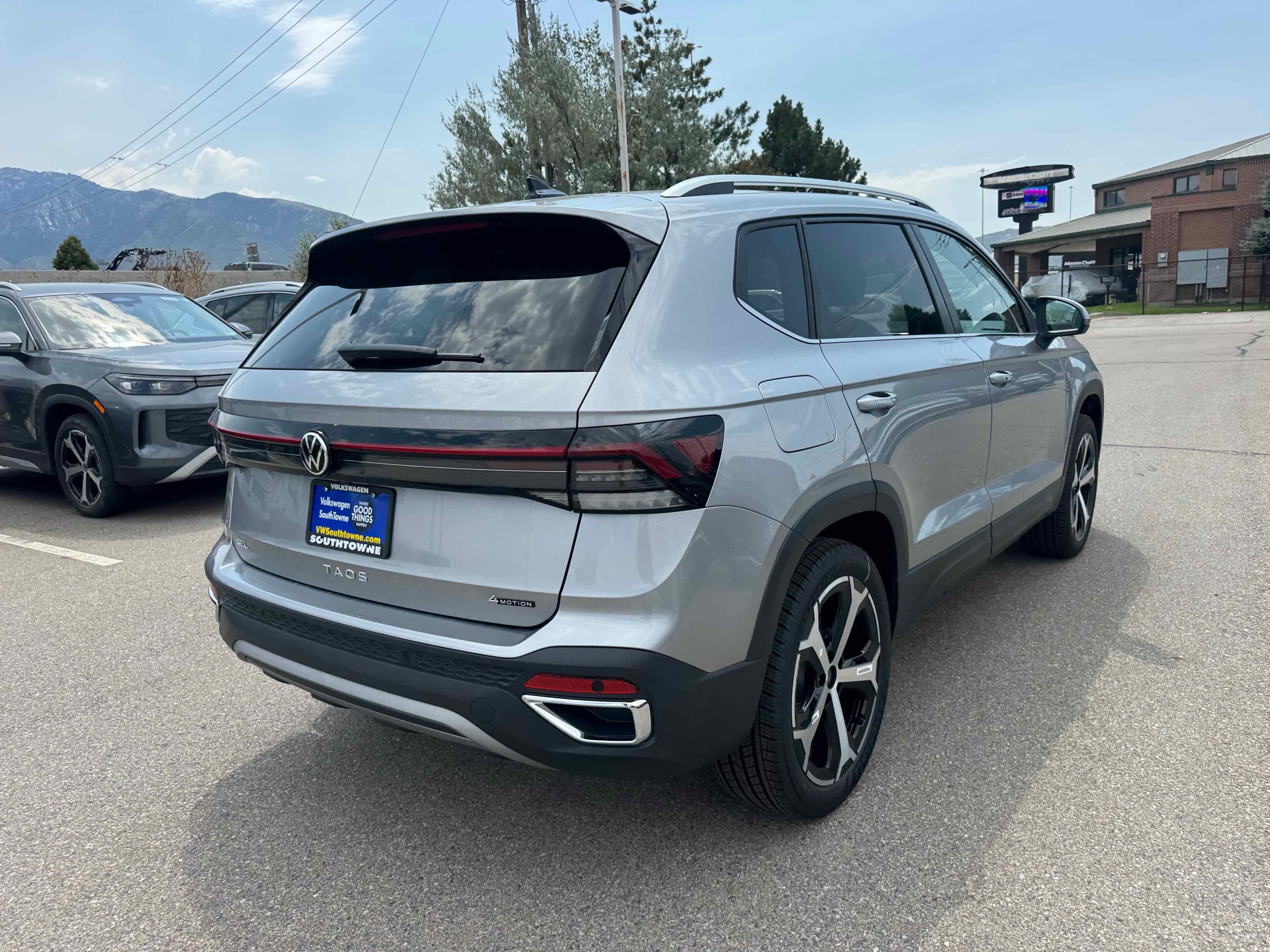 2025 Volkswagen Taos SEL