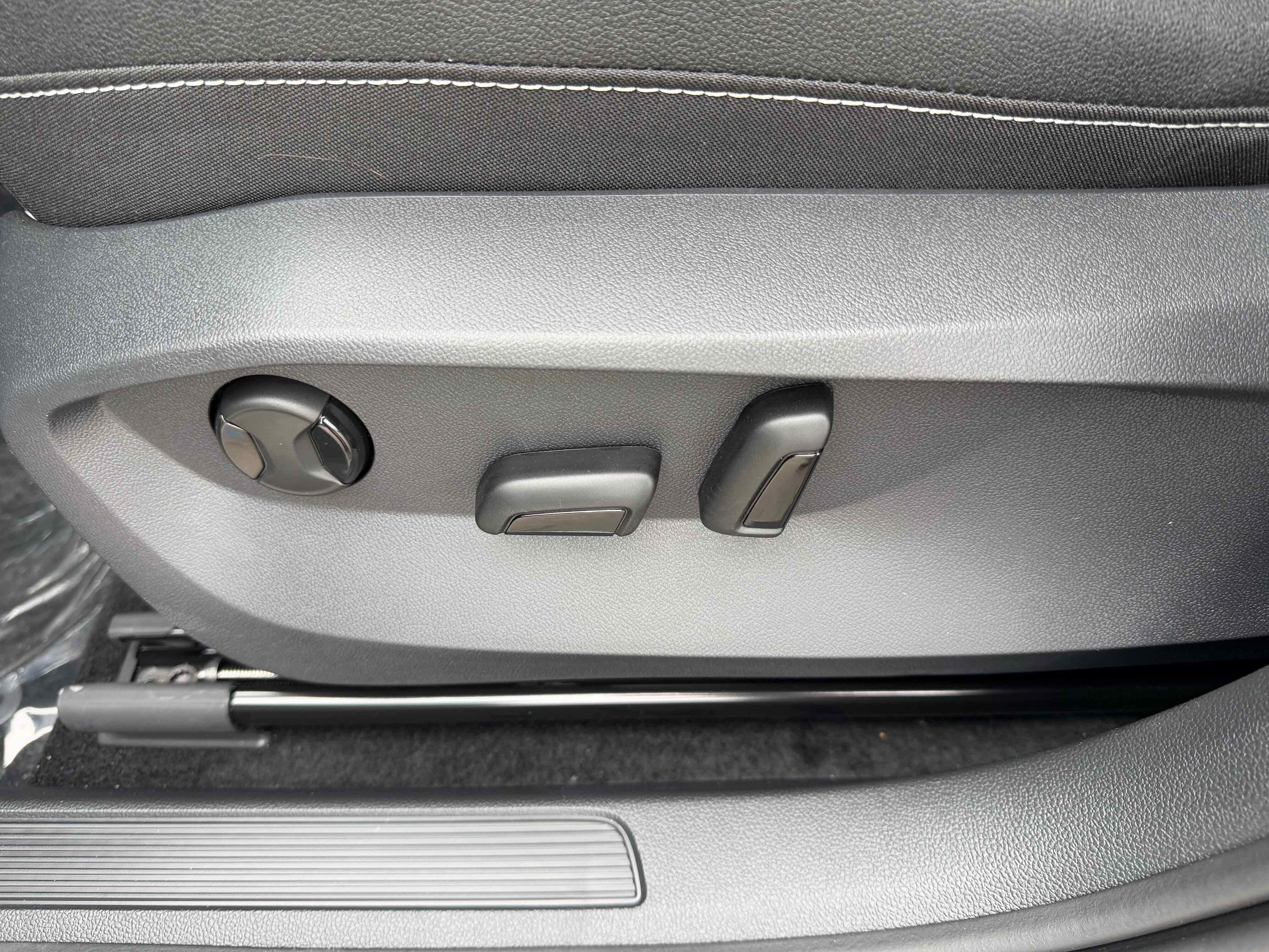 2026 Volkswagen Taos SEL