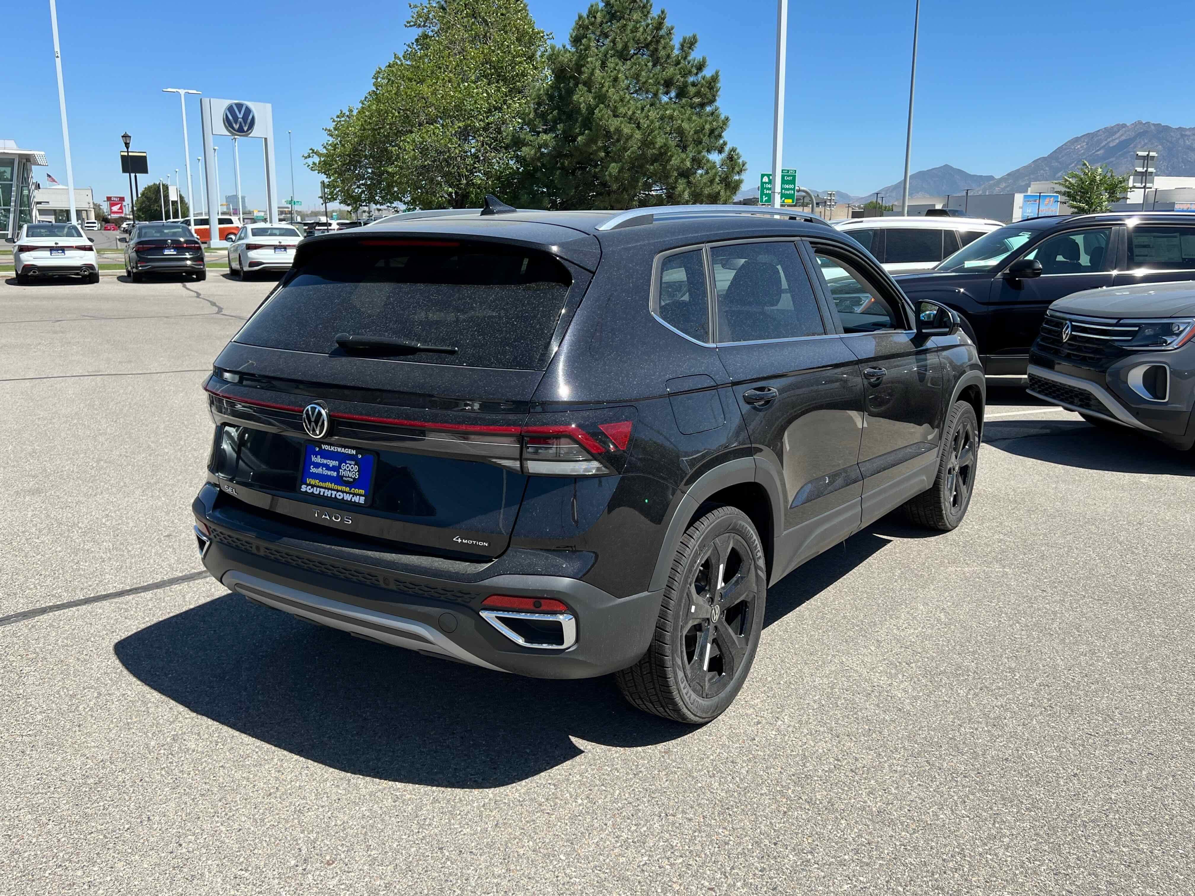 2025 Volkswagen Taos SEL
