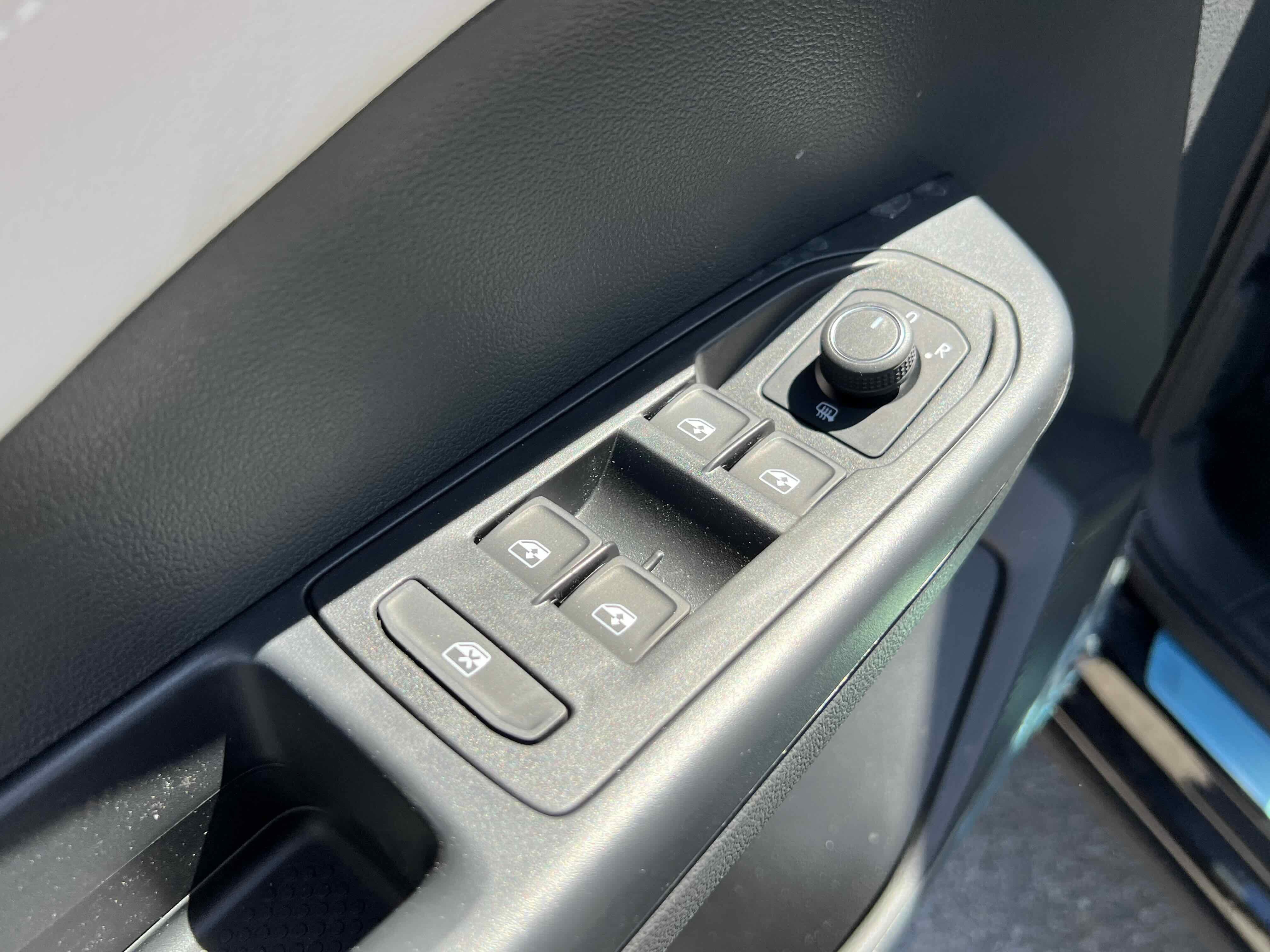 2025 Volkswagen Taos SEL