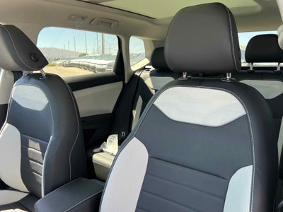 2025 Volkswagen Taos SEL