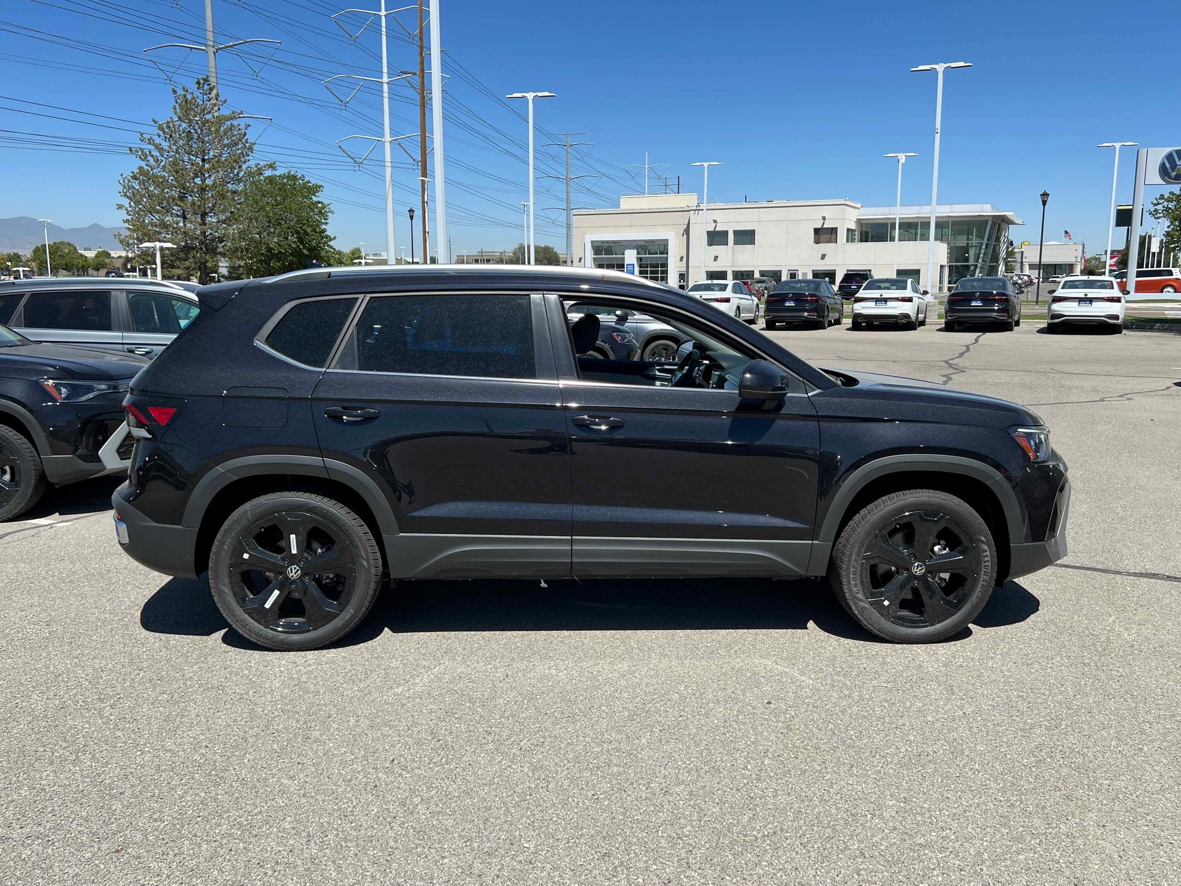 2025 Volkswagen Taos SEL