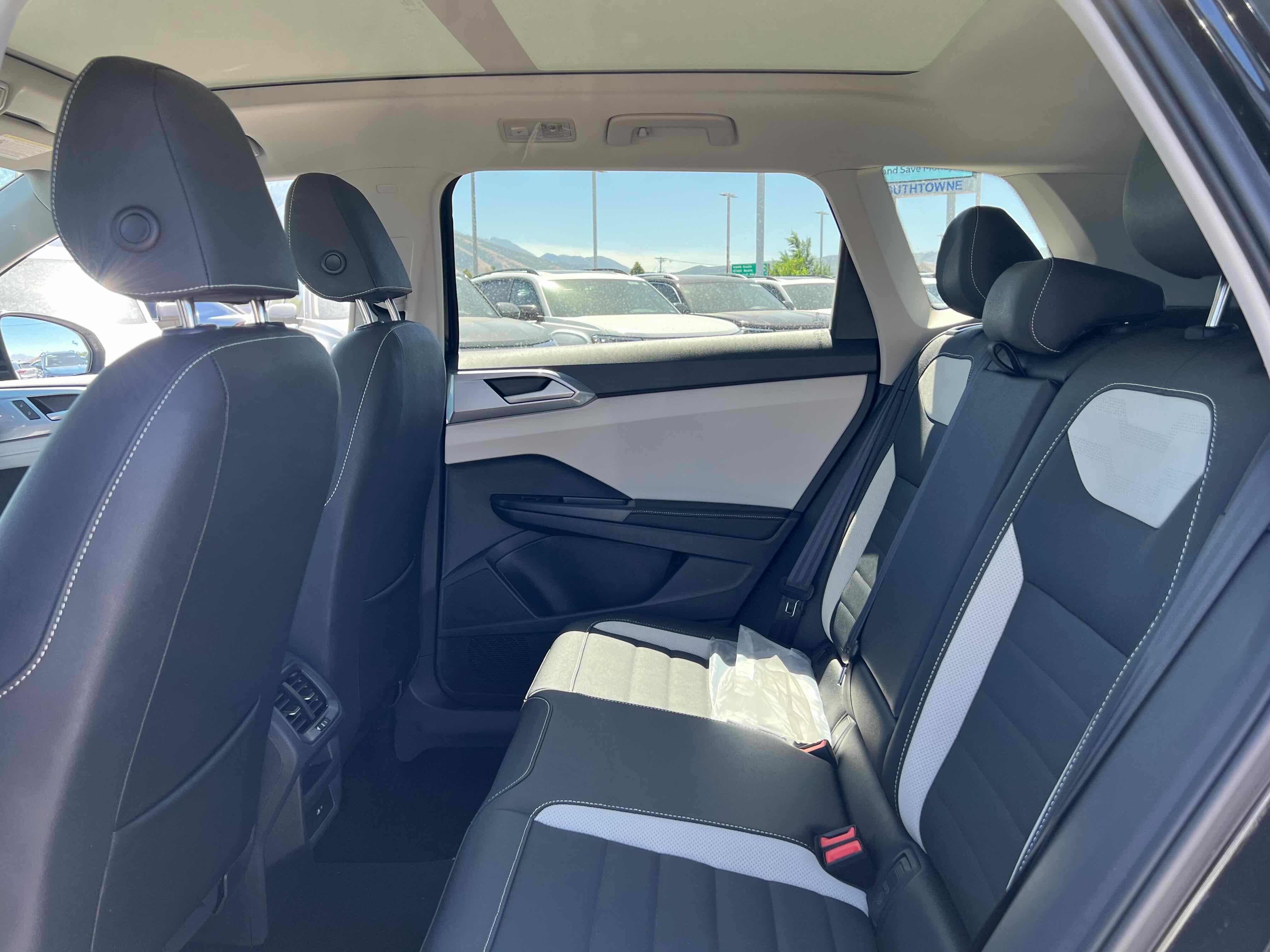 2025 Volkswagen Taos SEL