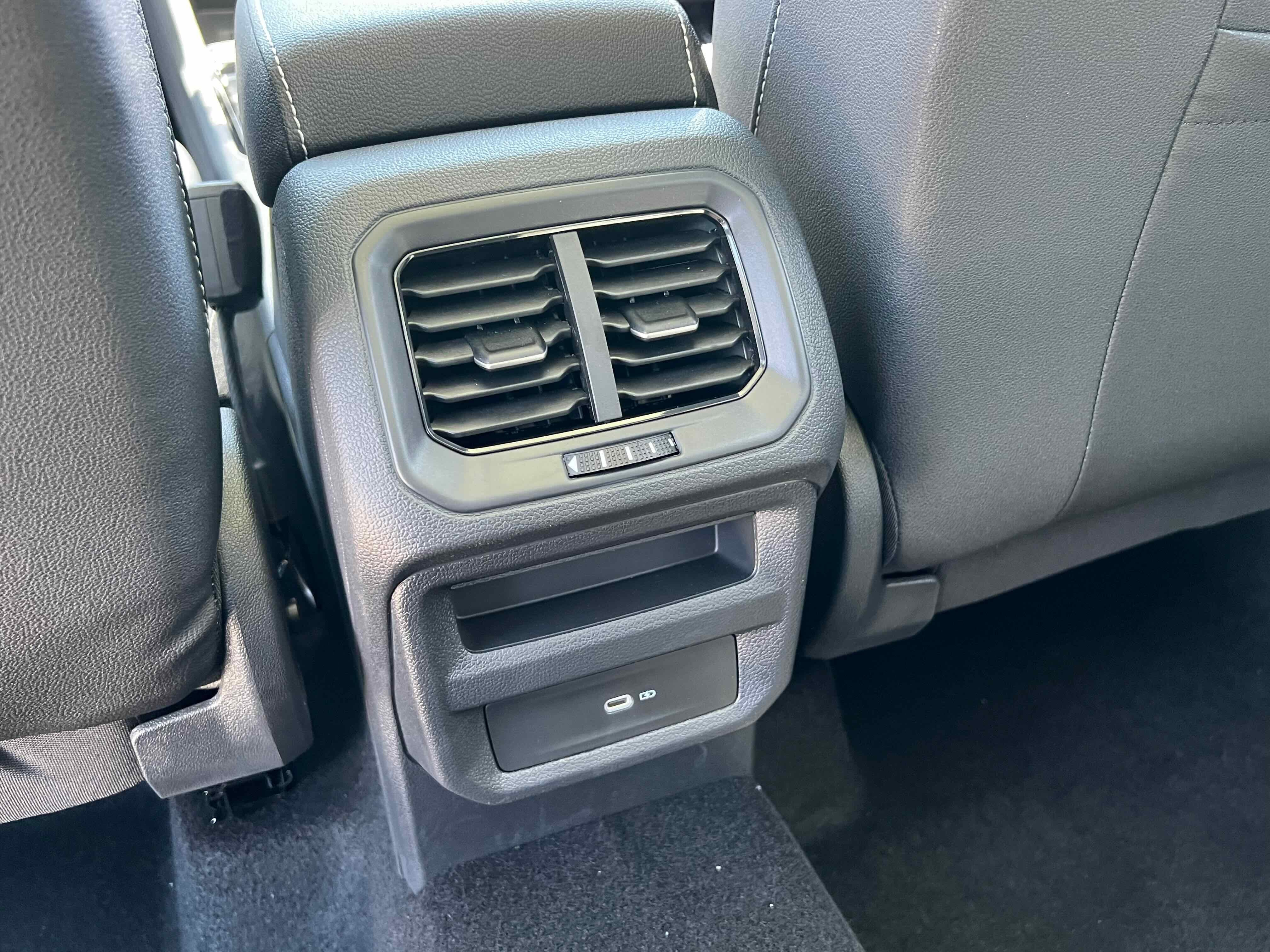 2025 Volkswagen Taos SEL