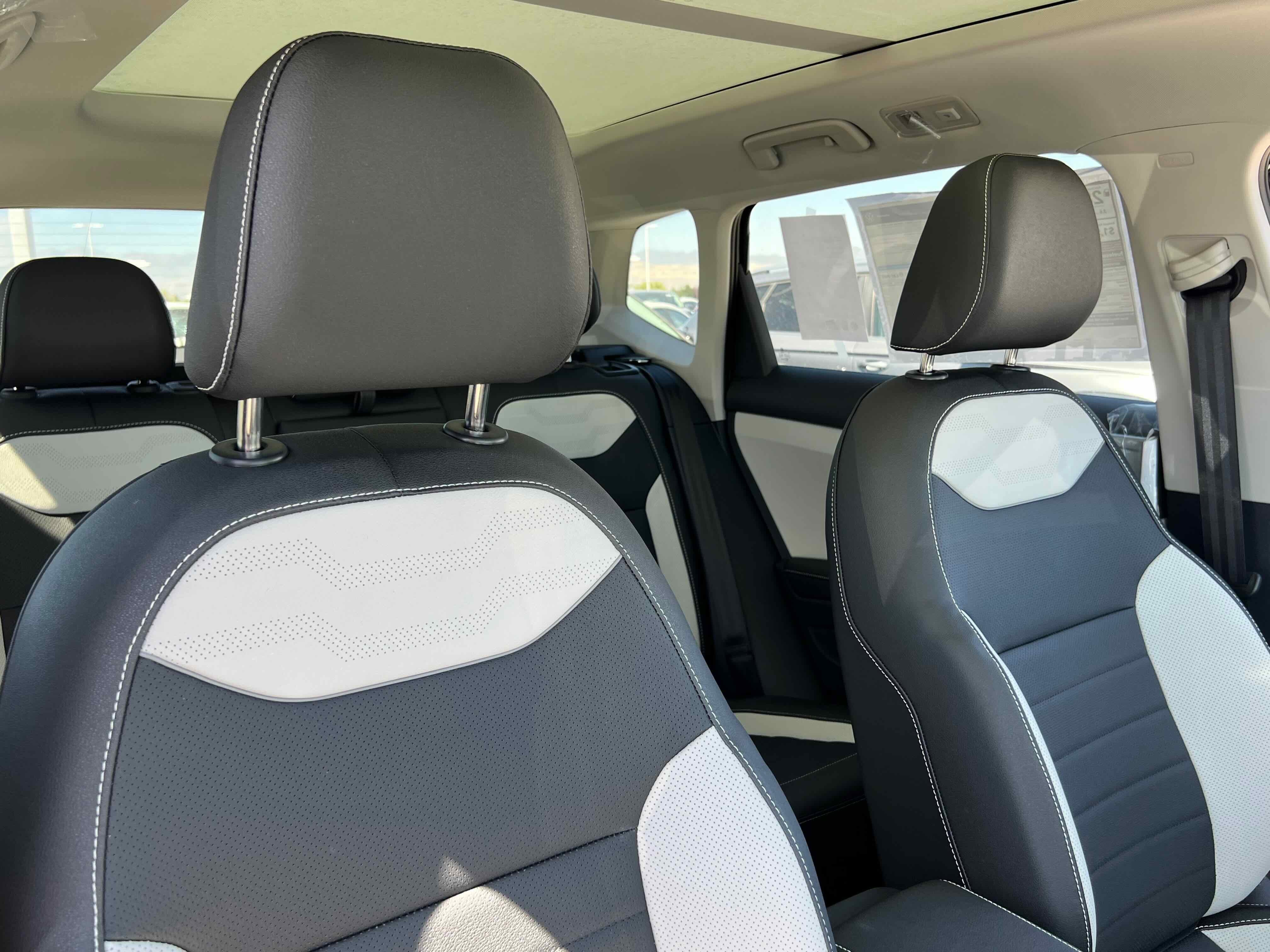 2025 Volkswagen Taos SEL