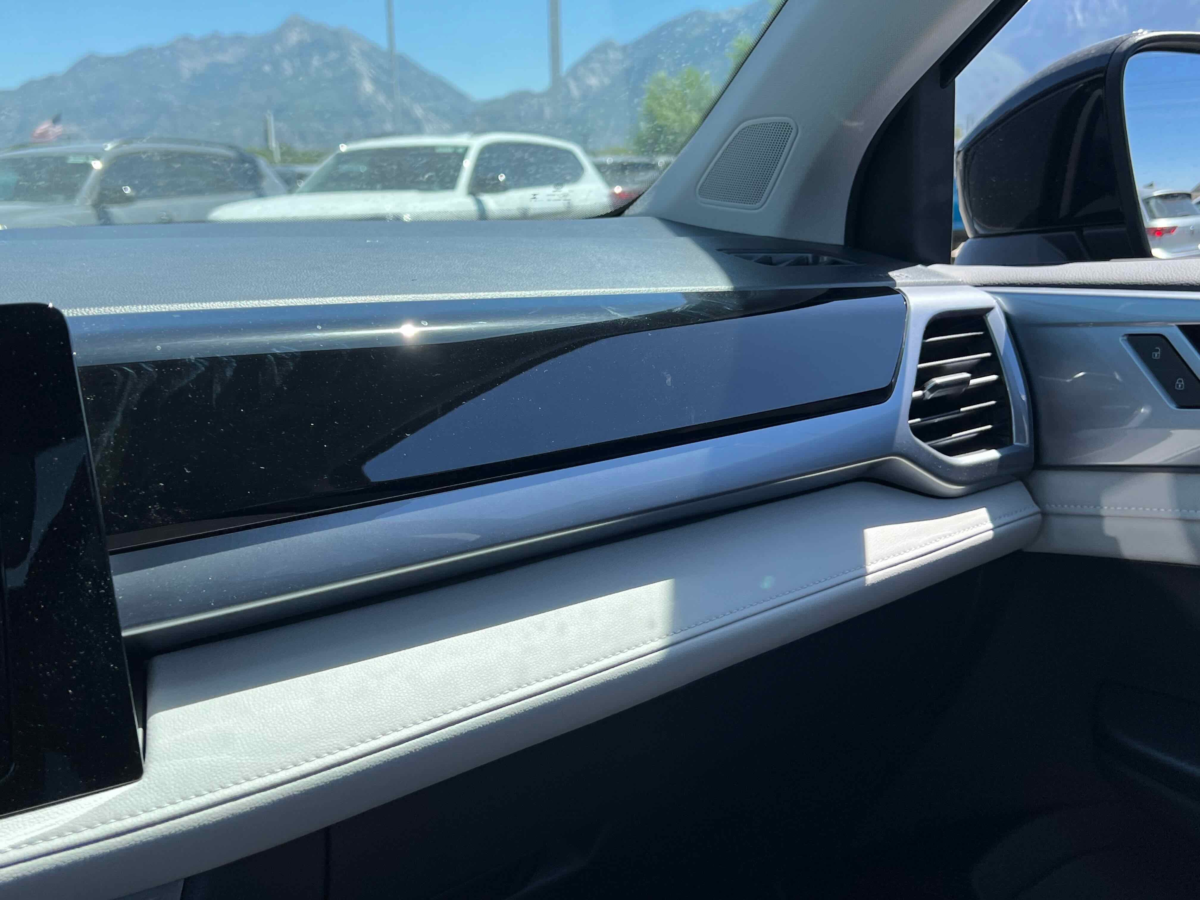 2025 Volkswagen Taos SEL