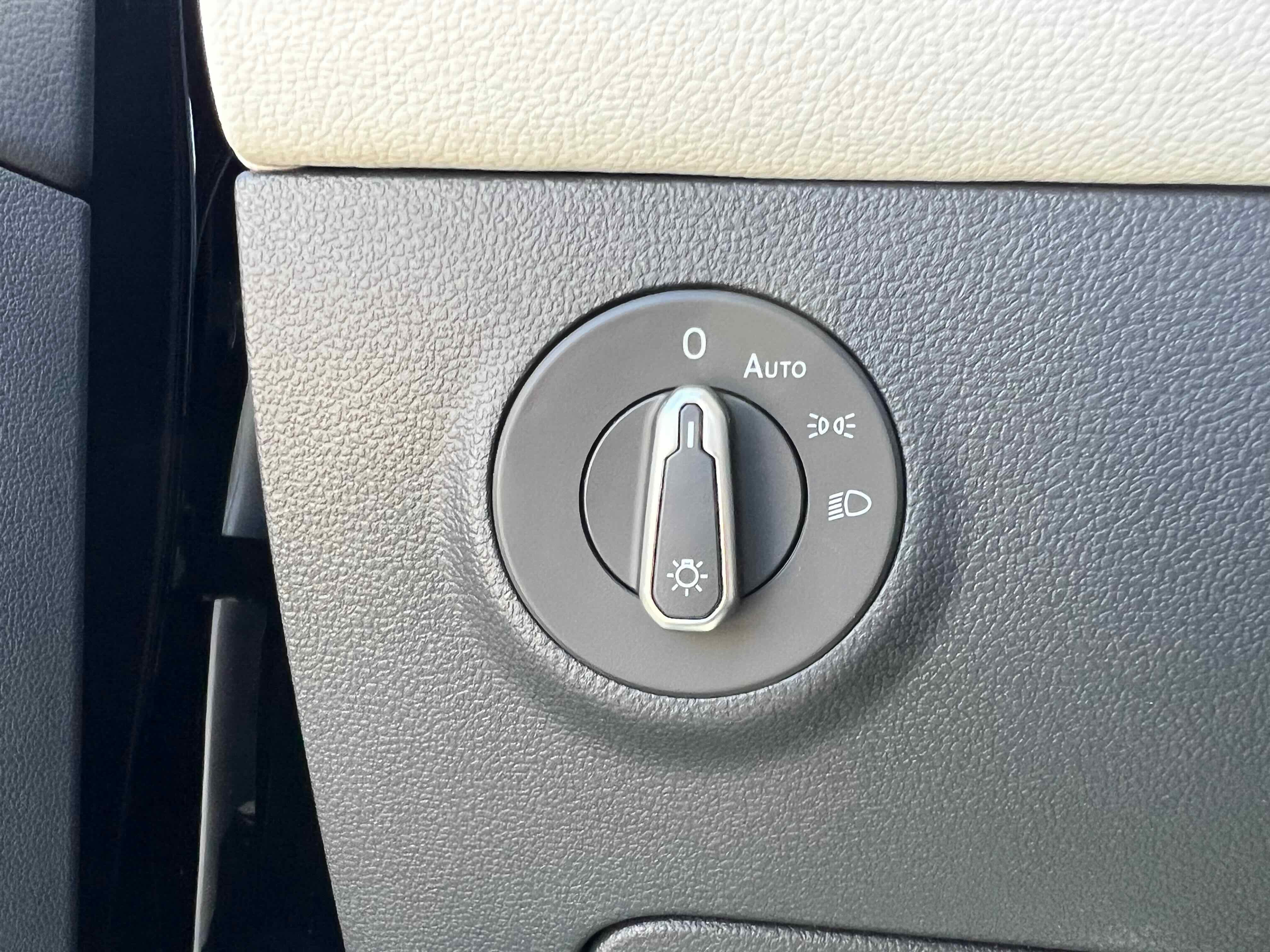 2025 Volkswagen Taos SEL