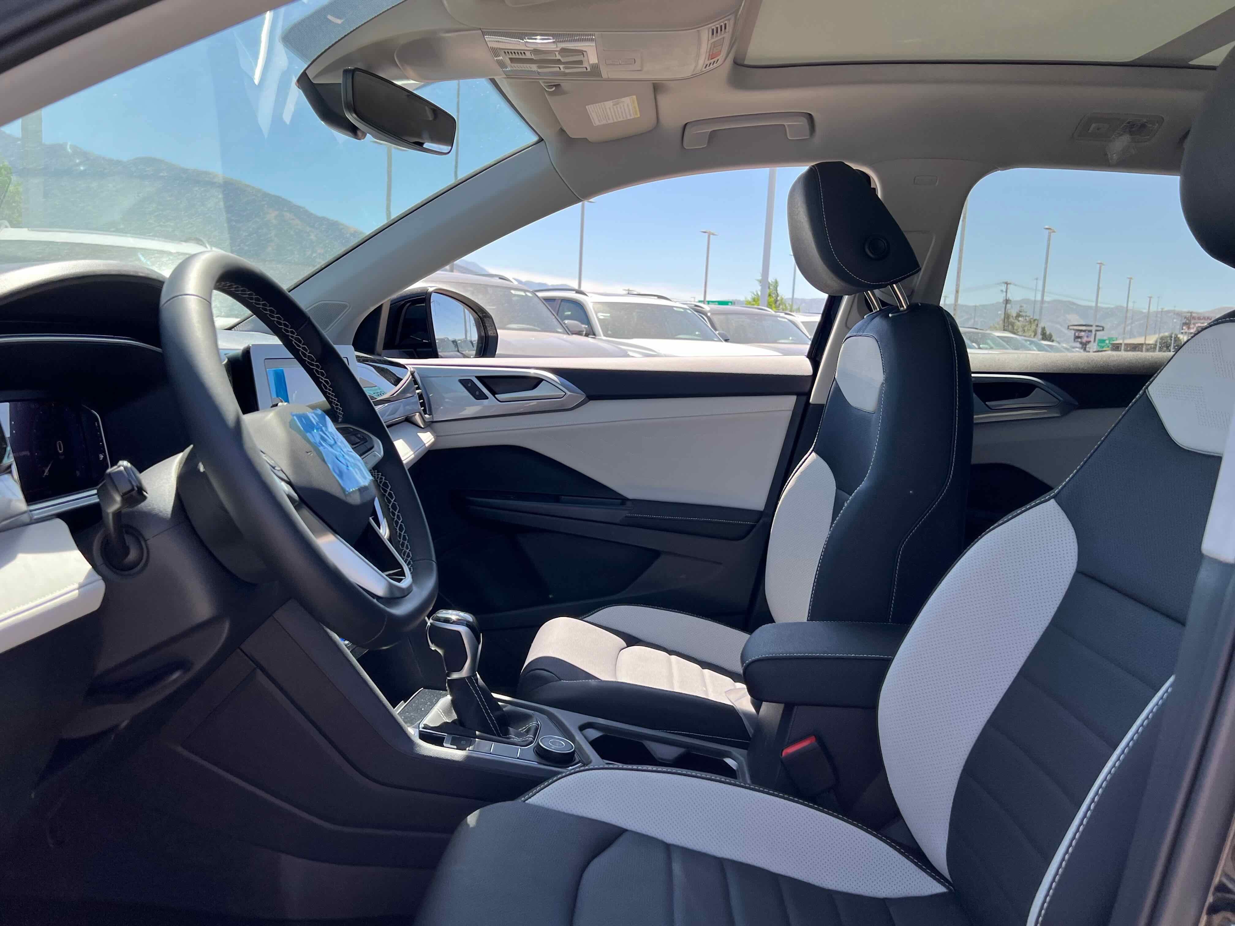 2025 Volkswagen Taos SEL