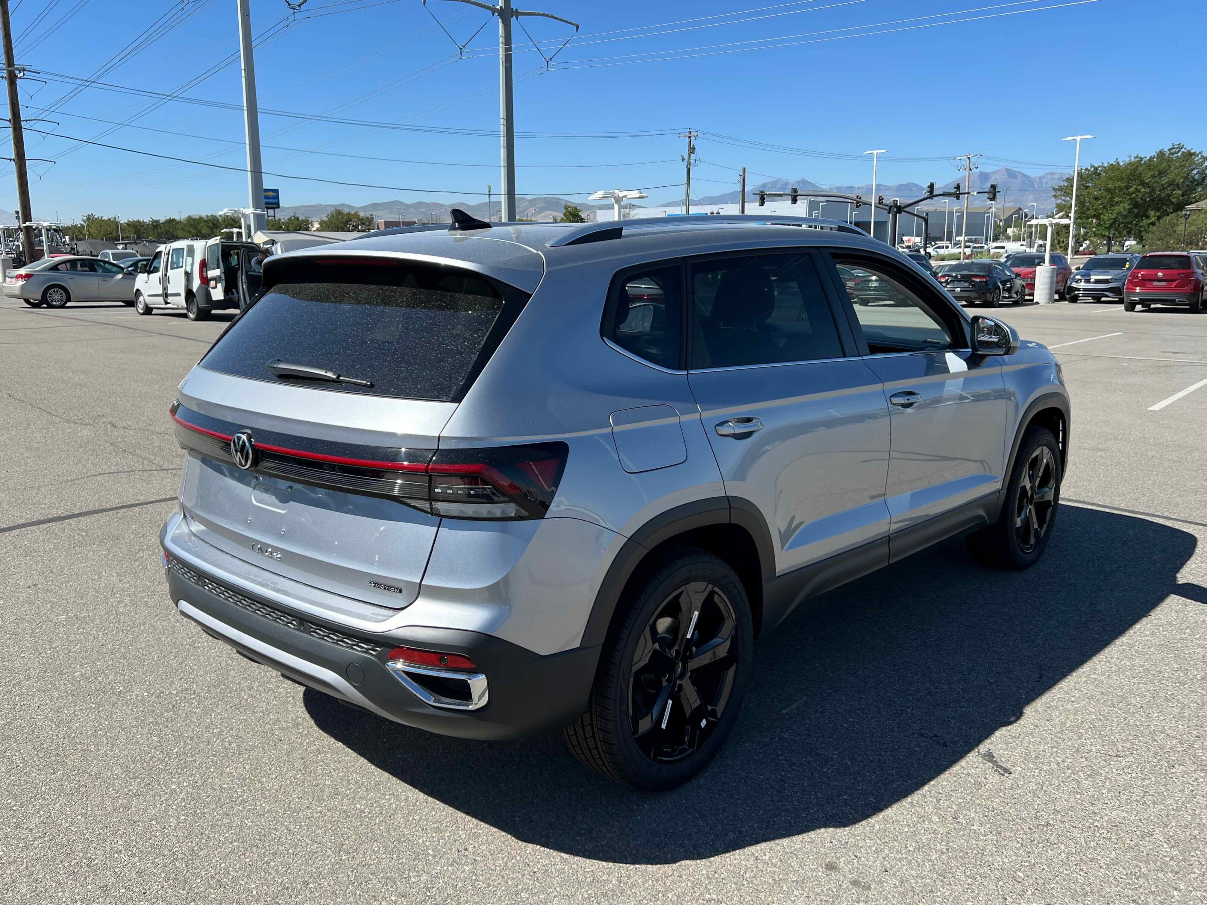 2025 Volkswagen Taos SEL