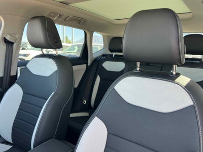 2025 Volkswagen Taos SEL