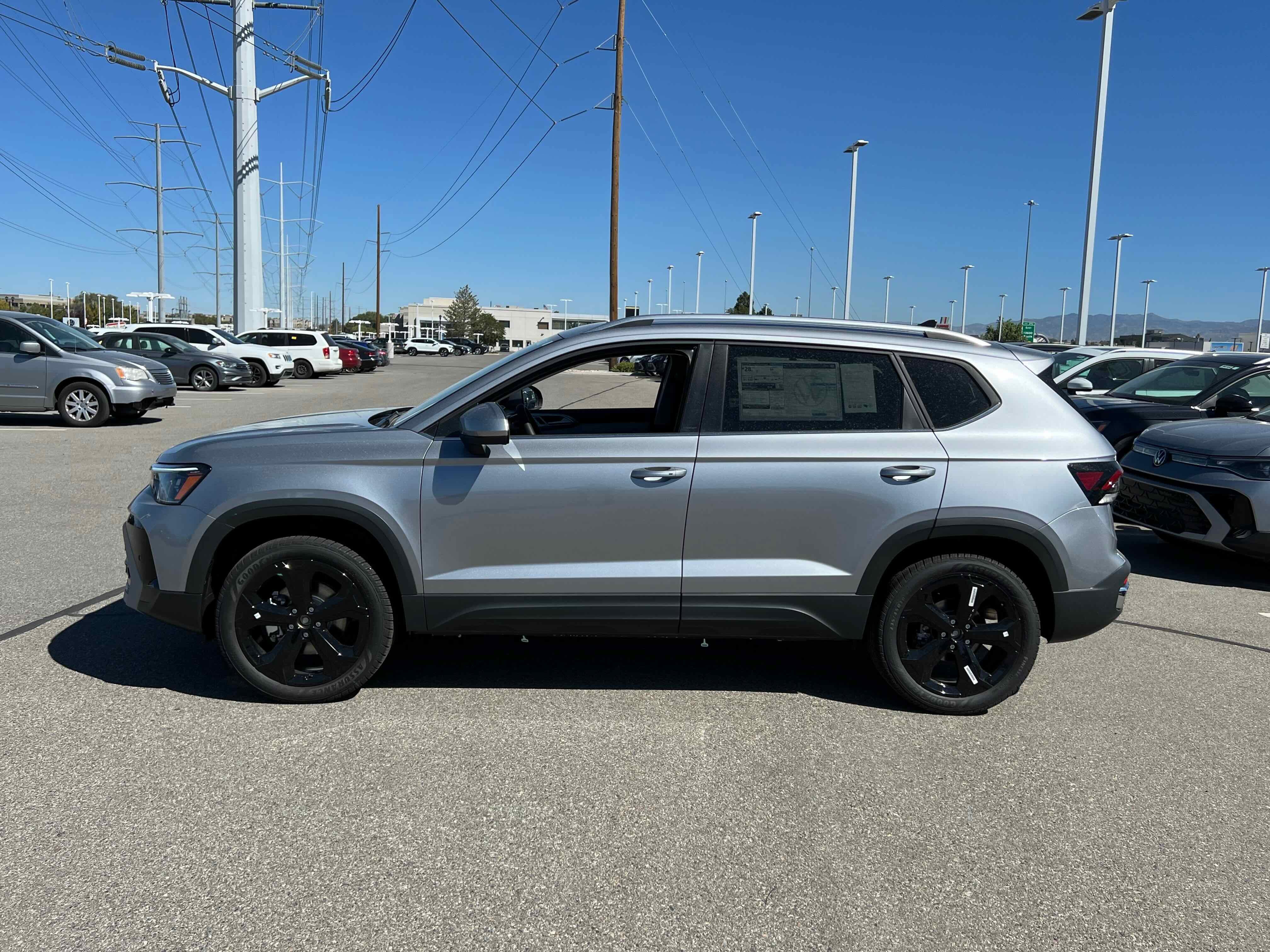 2025 Volkswagen Taos SEL