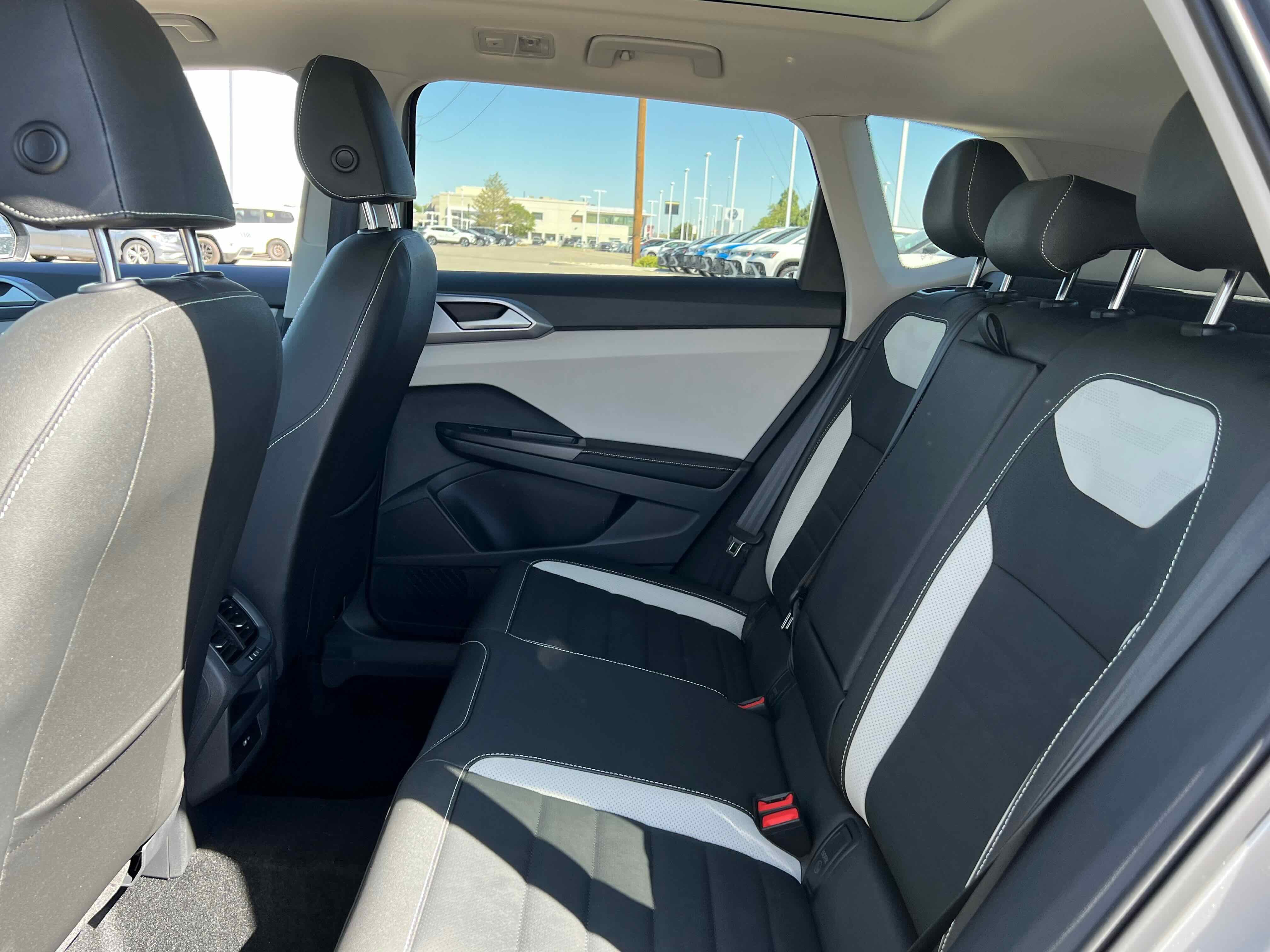 2025 Volkswagen Taos SEL