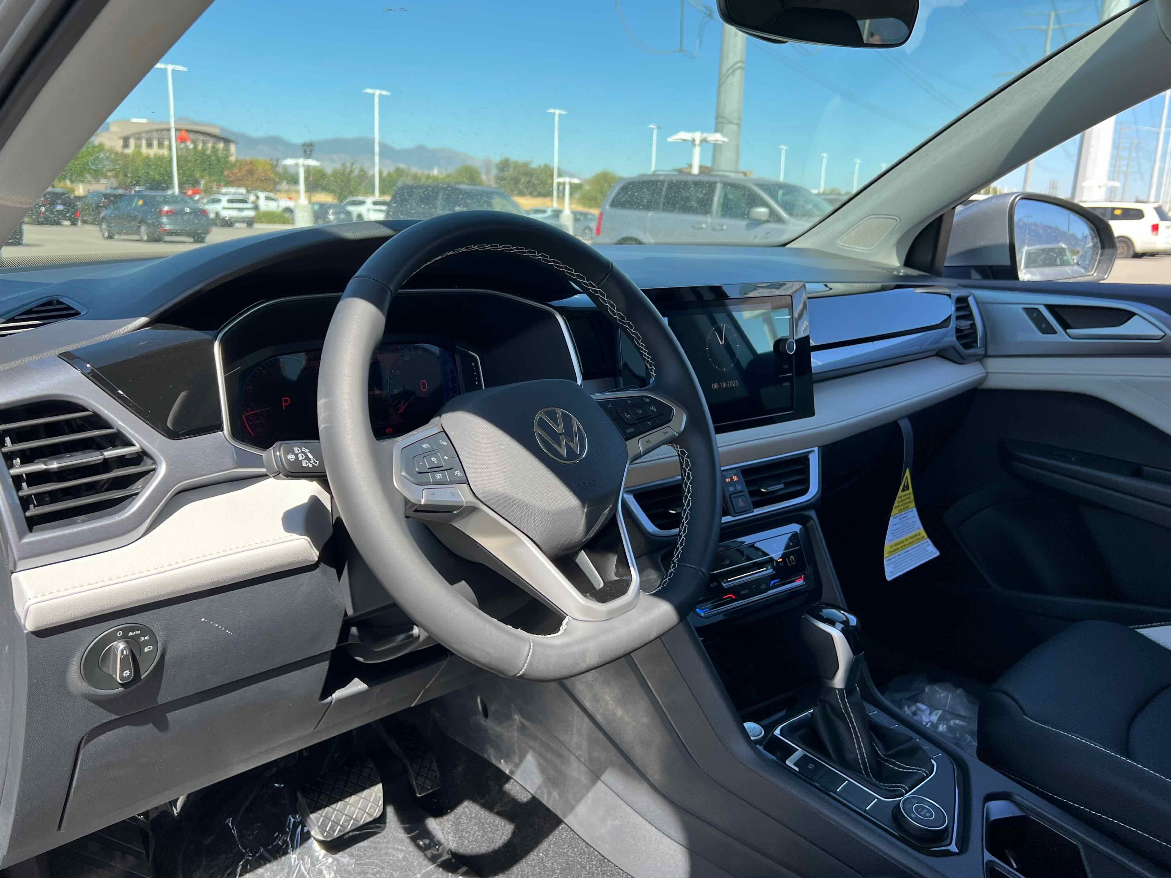 2025 Volkswagen Taos SEL