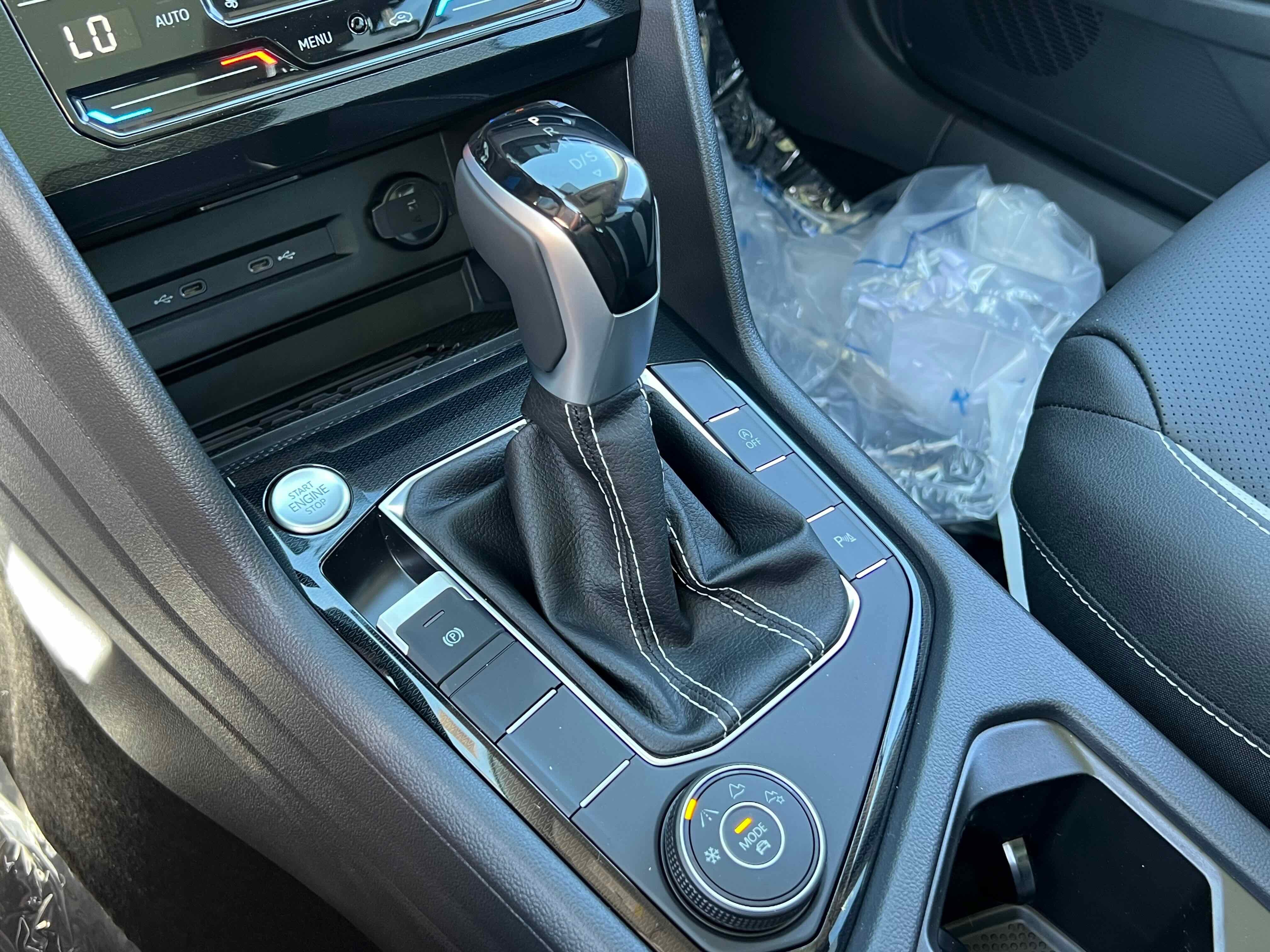 2025 Volkswagen Taos SEL