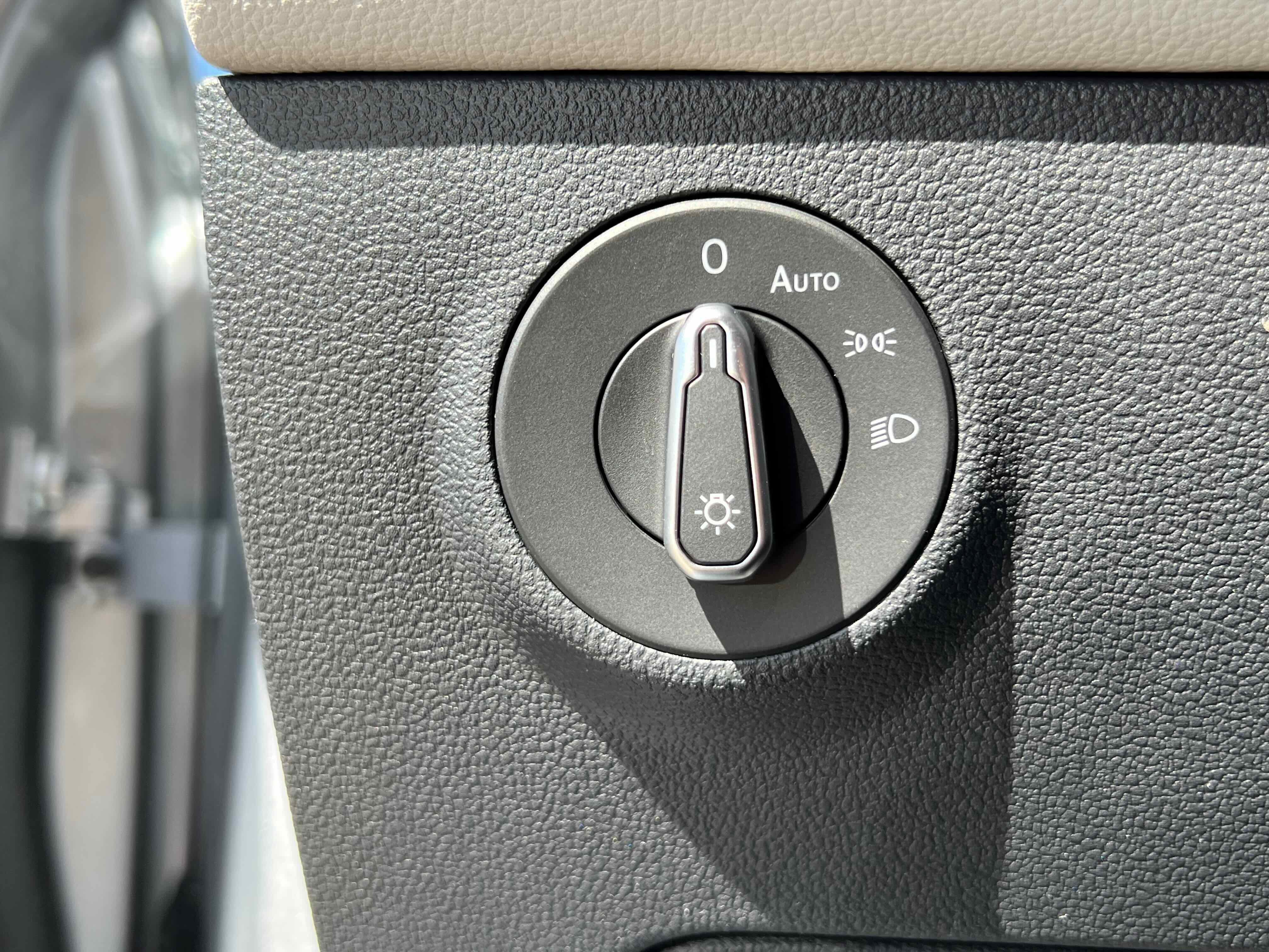 2025 Volkswagen Taos SEL