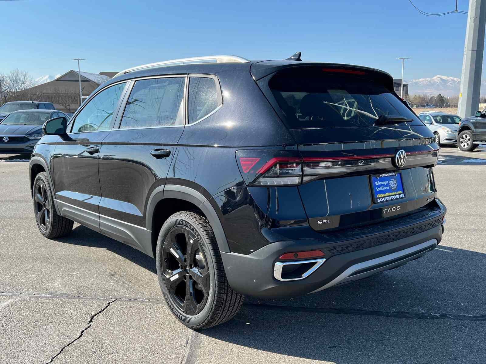 2025 Volkswagen Taos SEL