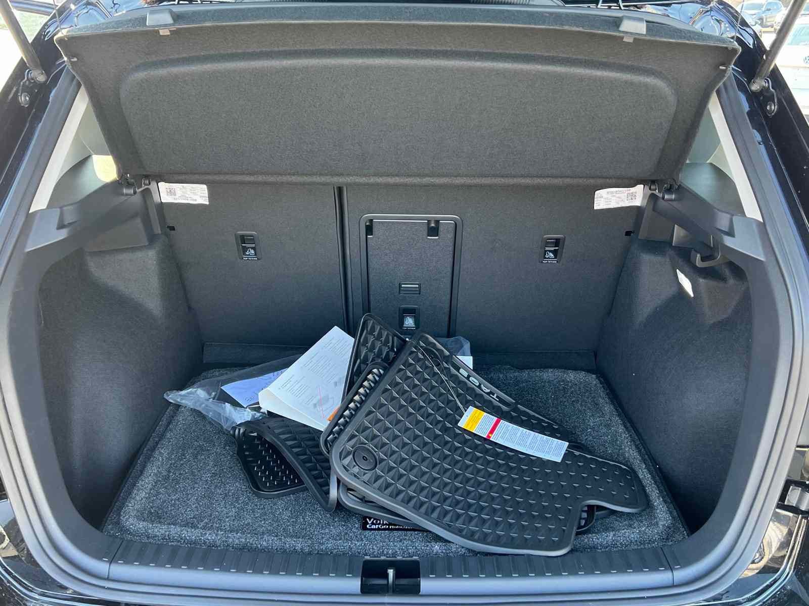 2025 Volkswagen Taos SEL