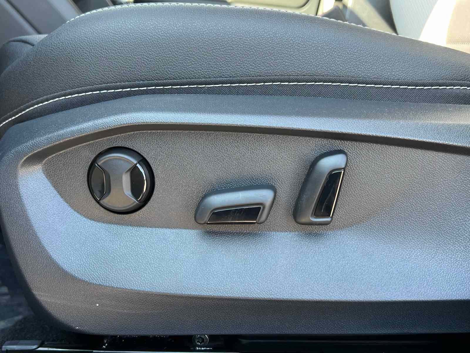 2025 Volkswagen Taos SEL