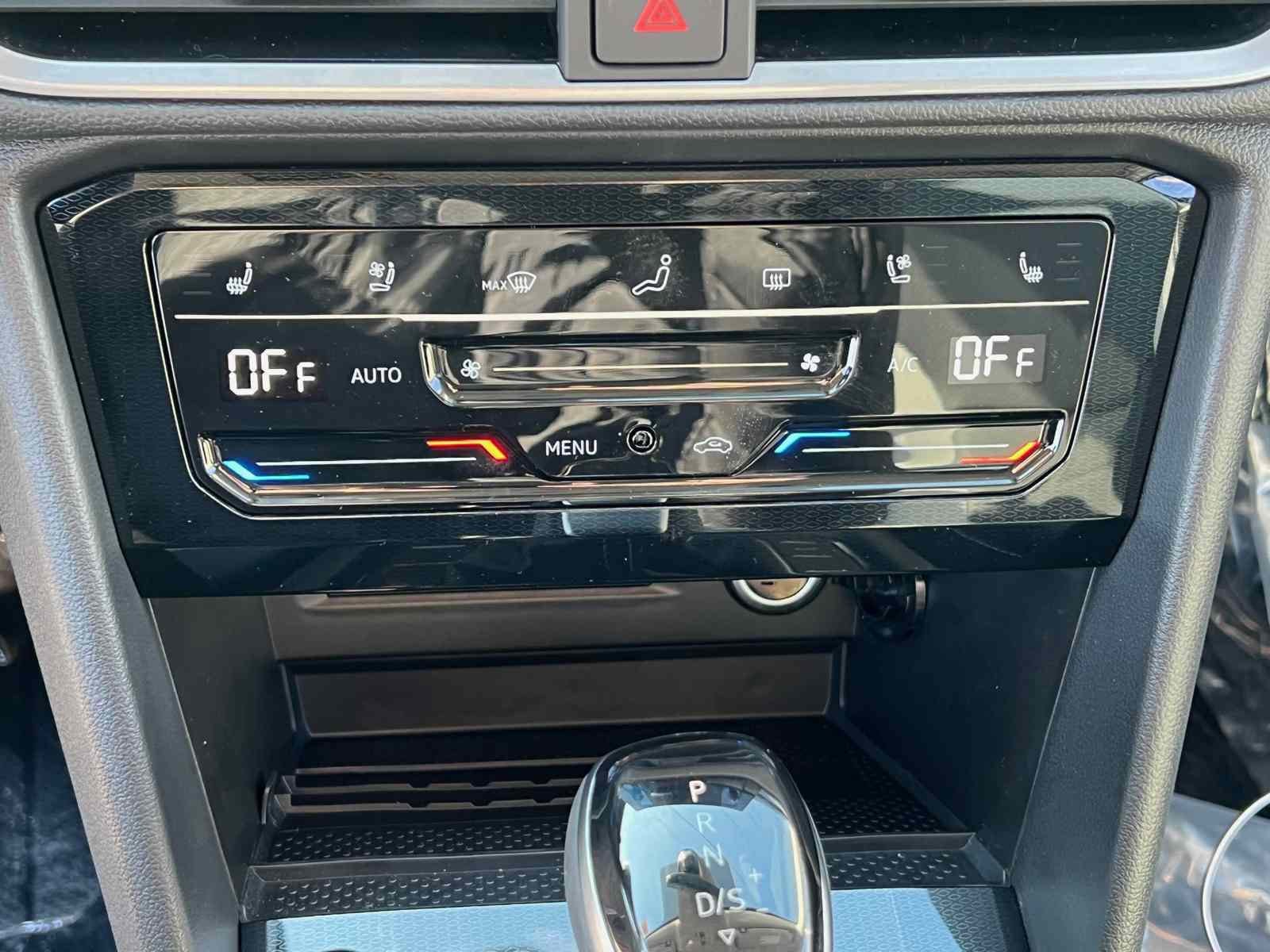 2025 Volkswagen Taos SEL