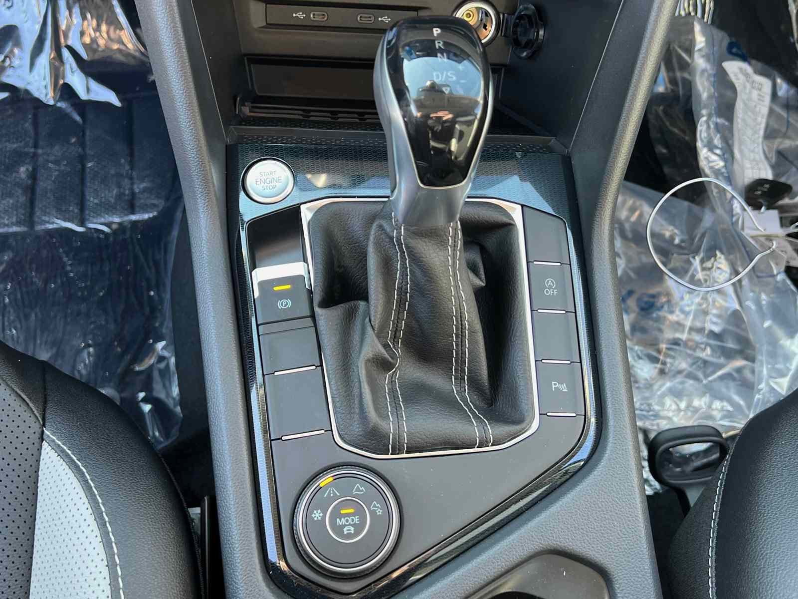 2025 Volkswagen Taos SEL