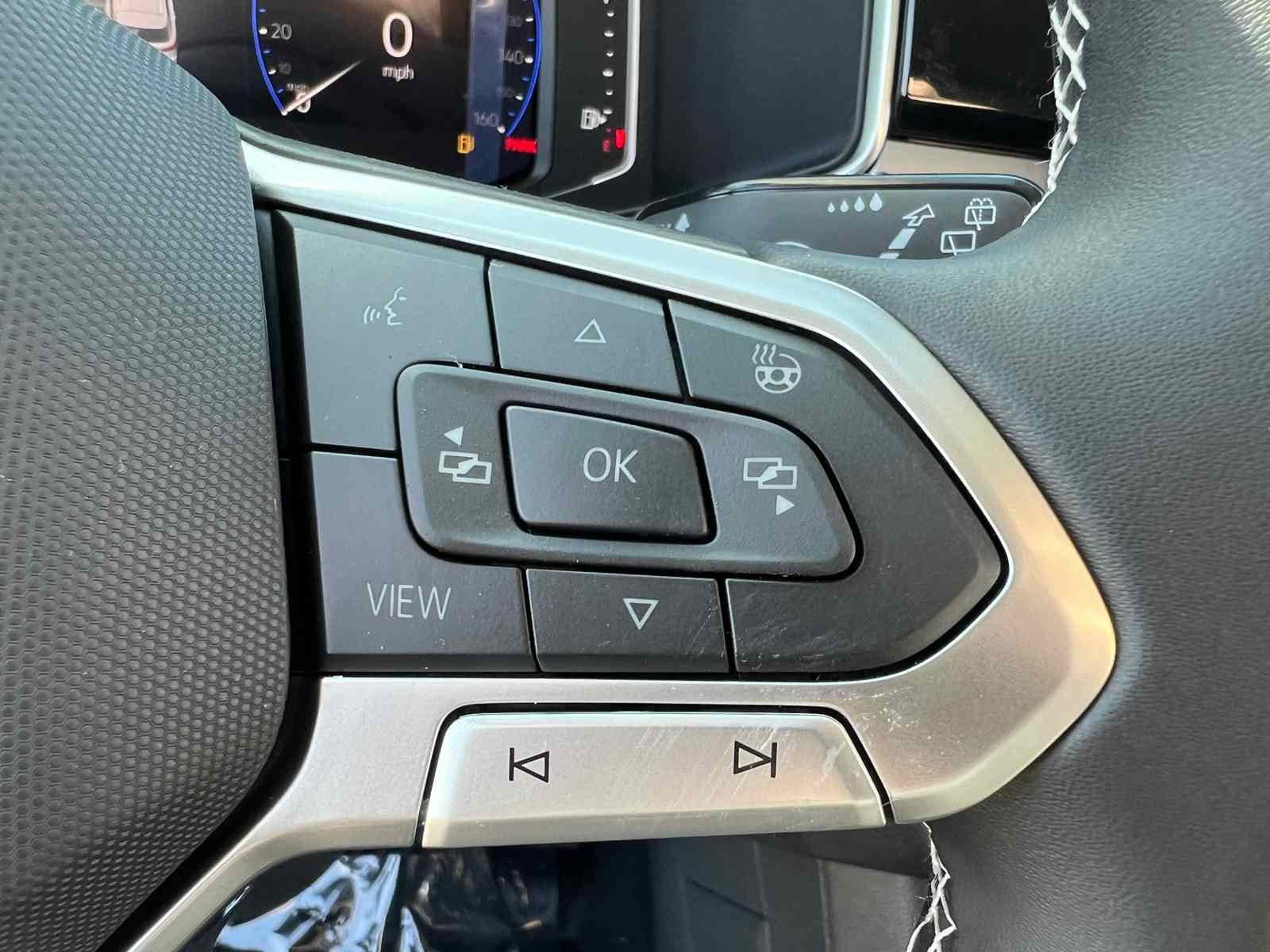 2025 Volkswagen Taos SEL