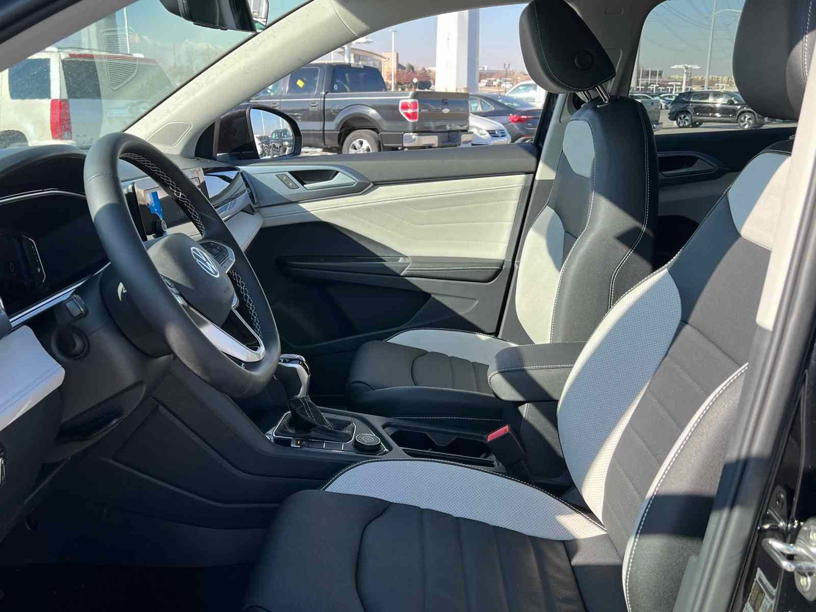 2025 Volkswagen Taos SEL