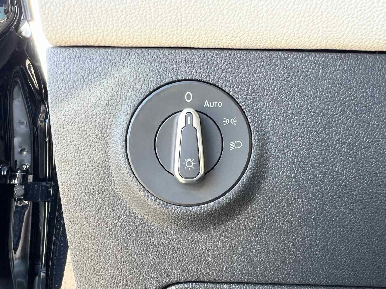 2025 Volkswagen Taos SEL