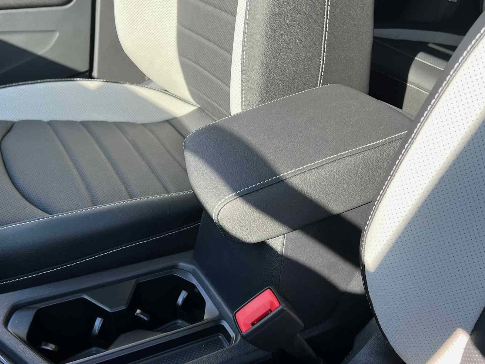 2025 Volkswagen Taos SEL