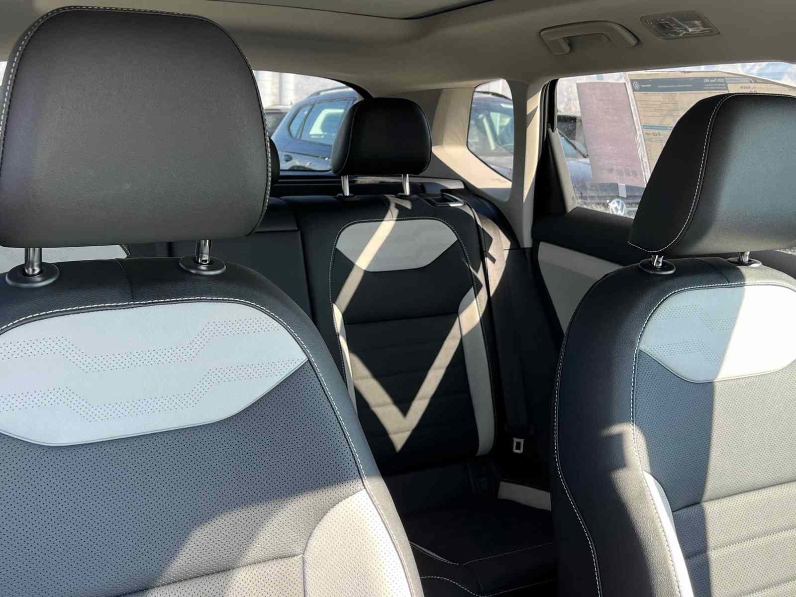 2025 Volkswagen Taos SEL