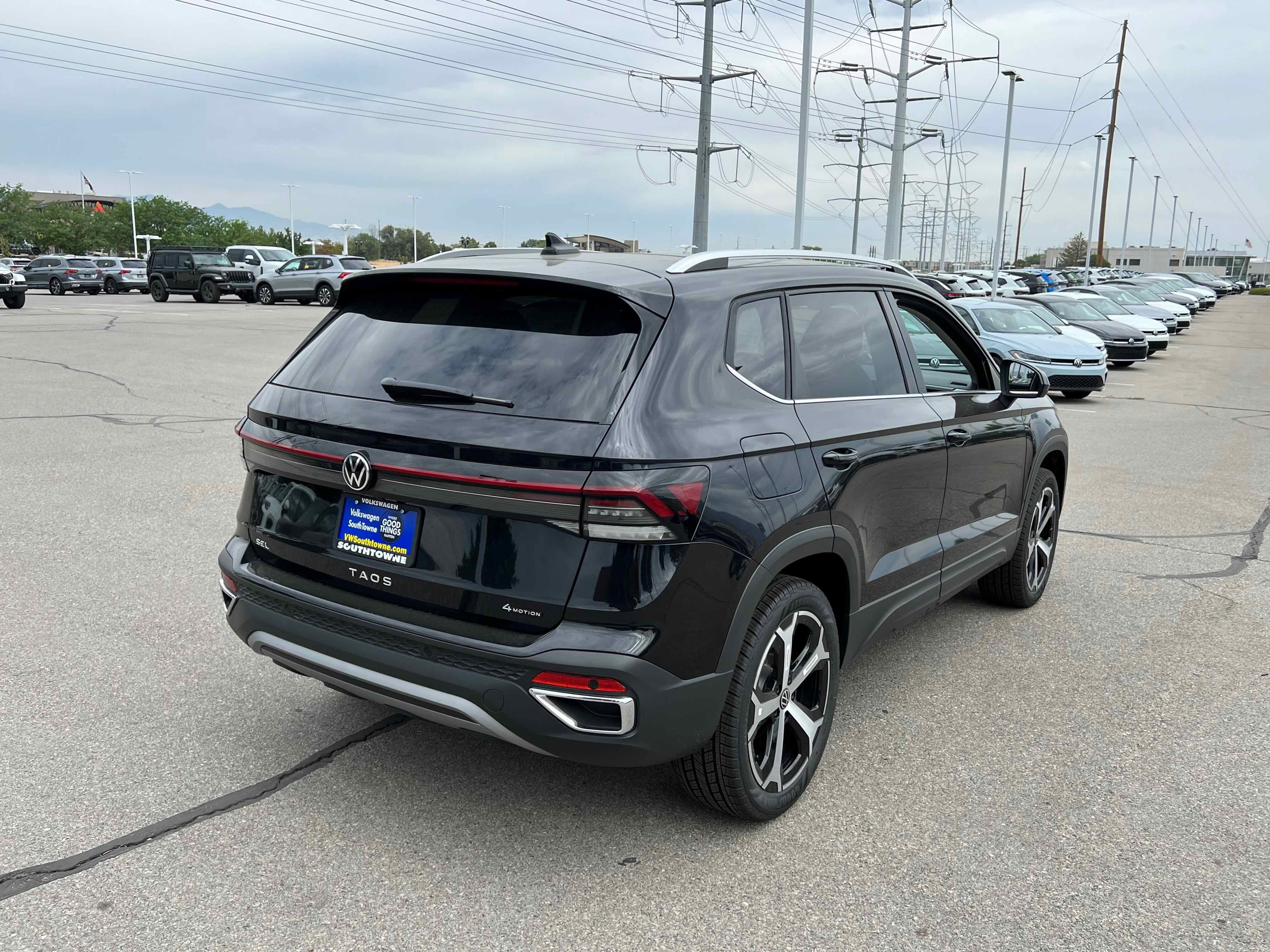 2025 Volkswagen Taos SEL
