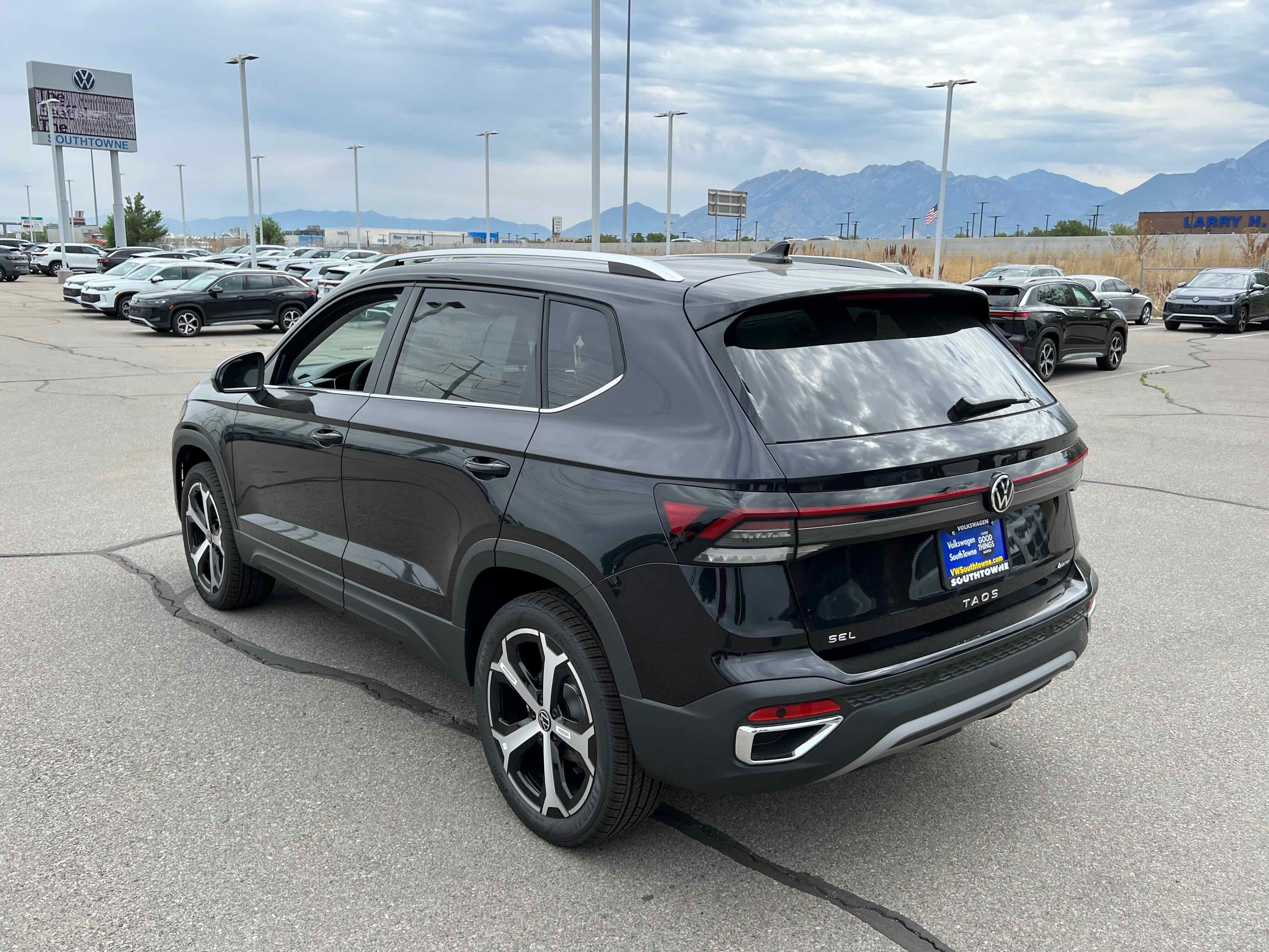 2025 Volkswagen Taos SEL