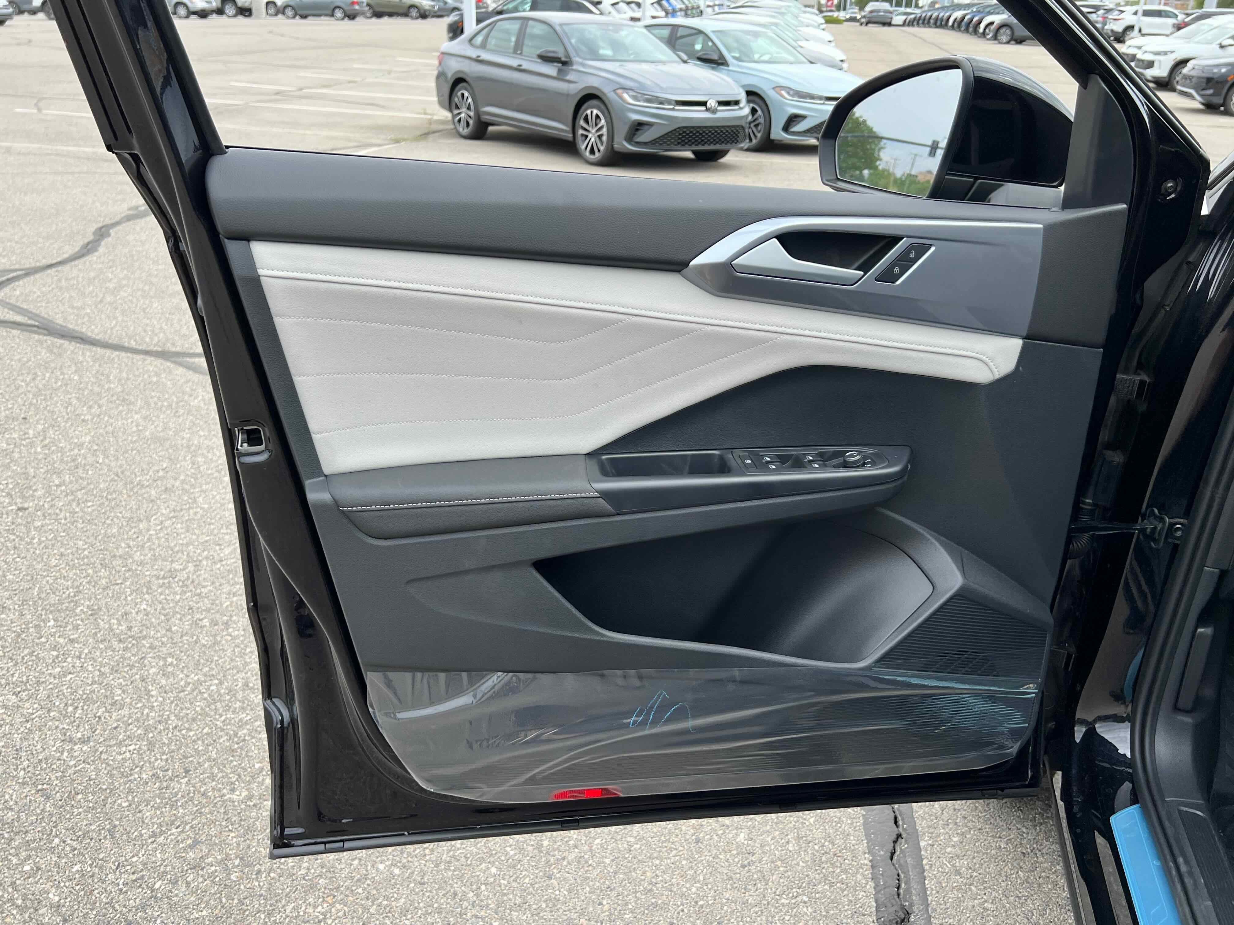 2025 Volkswagen Taos SEL