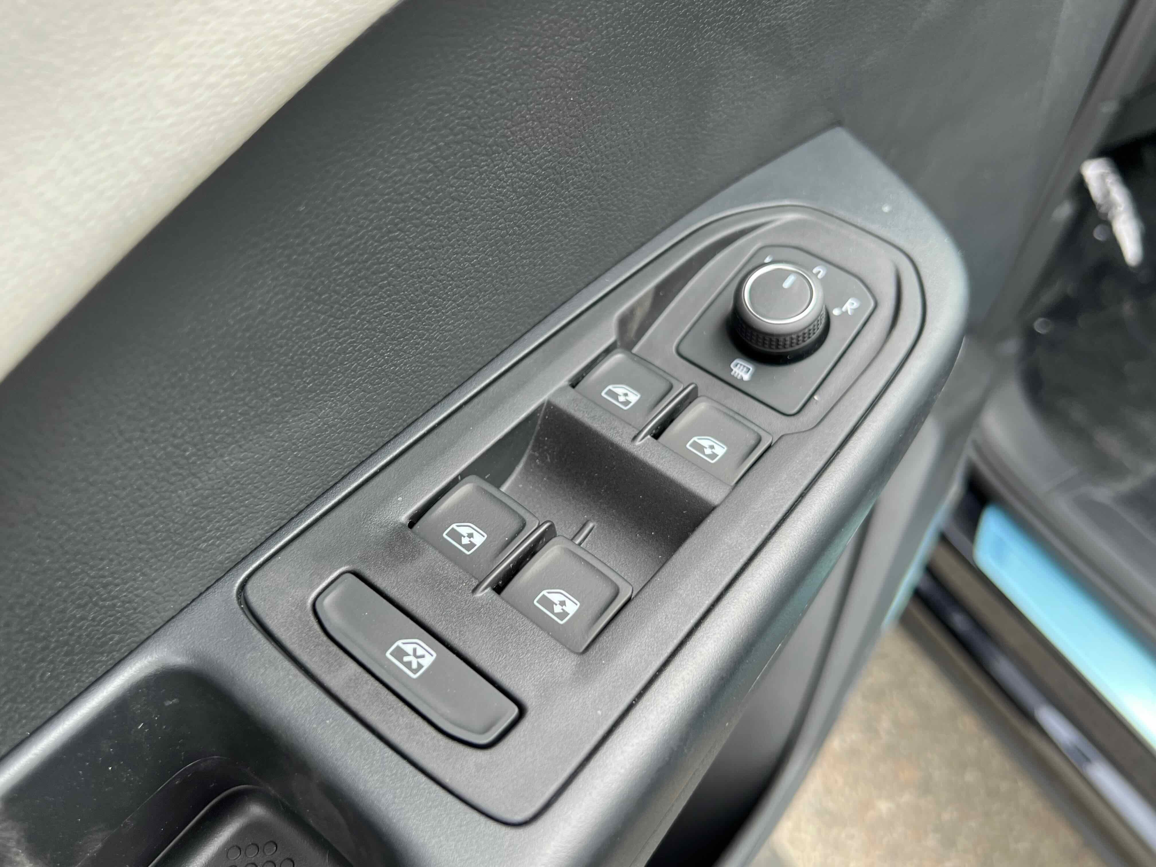 2025 Volkswagen Taos SEL