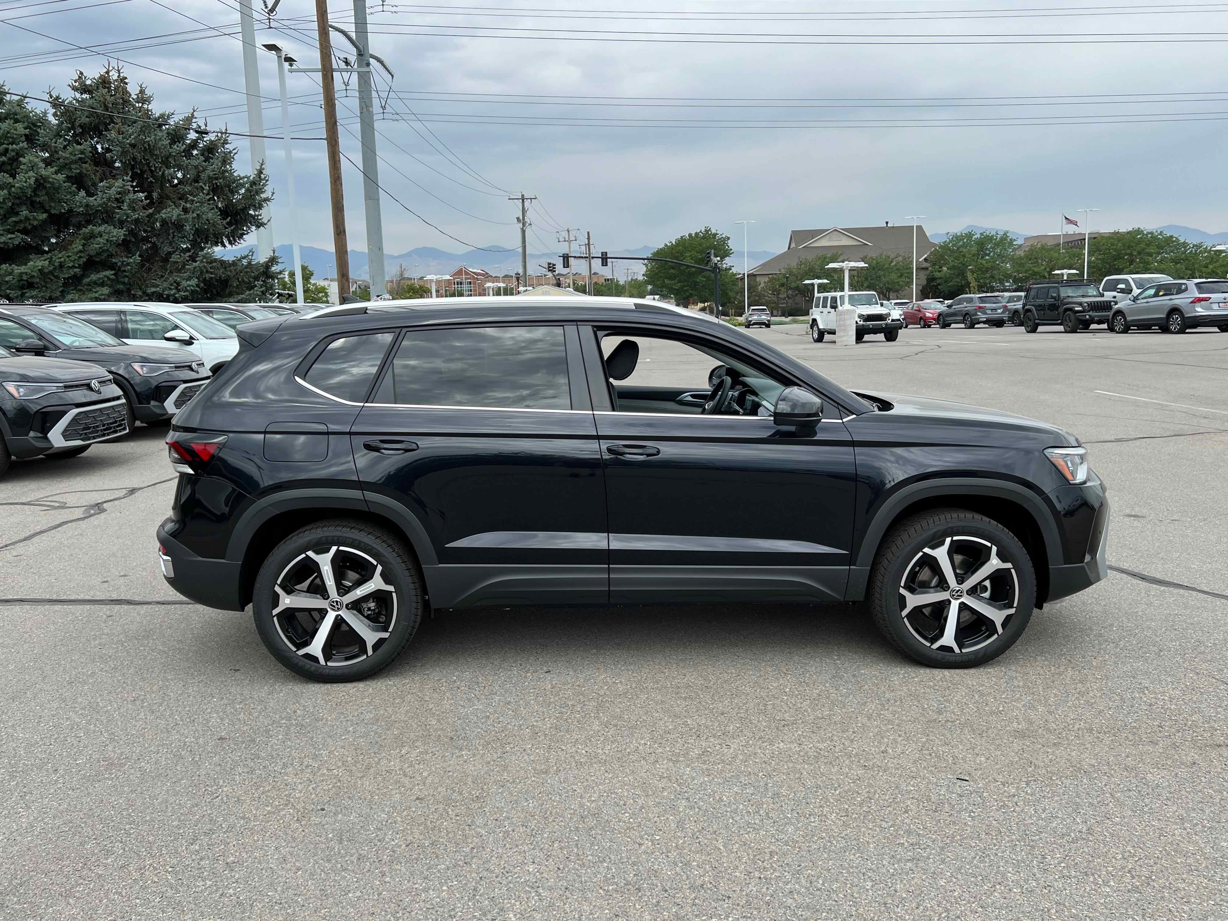 2025 Volkswagen Taos SEL