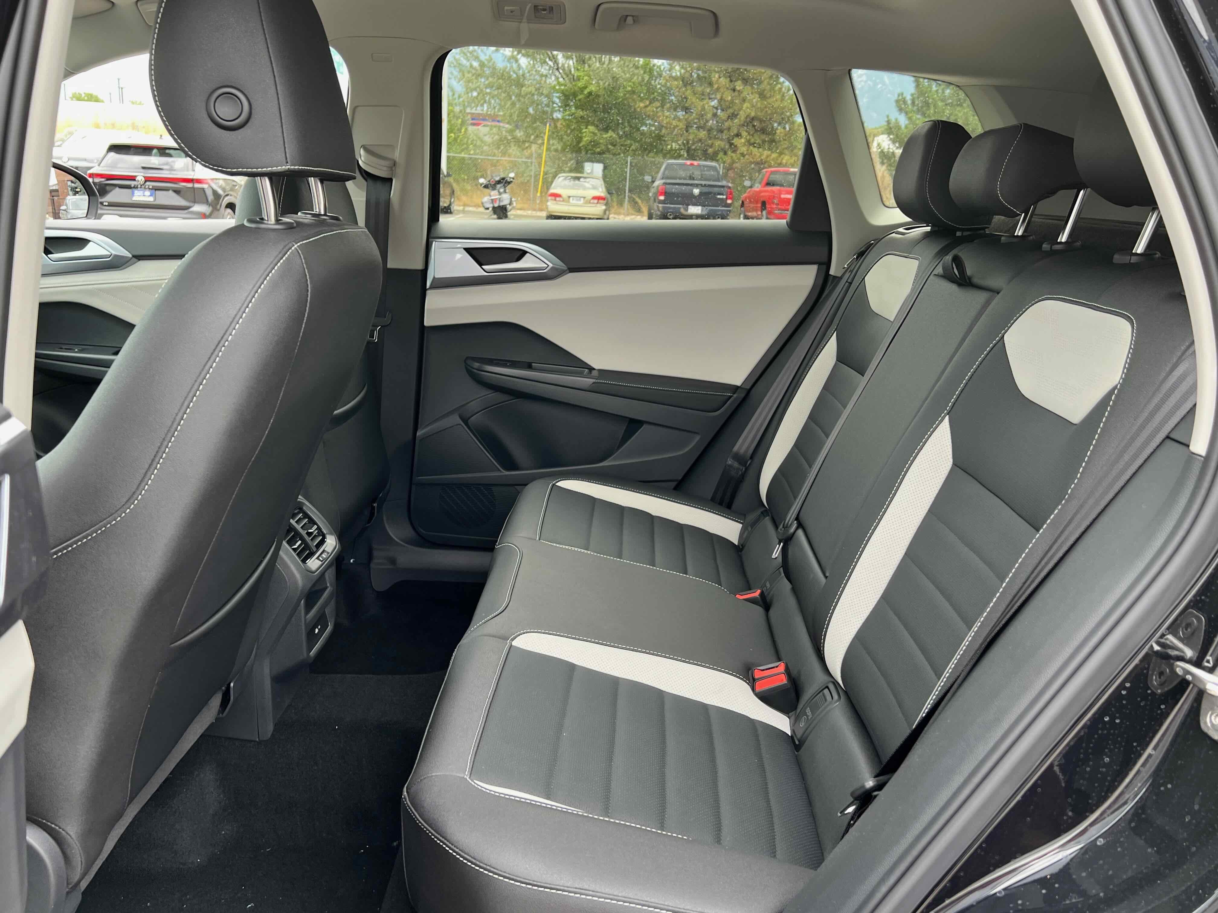 2025 Volkswagen Taos SEL