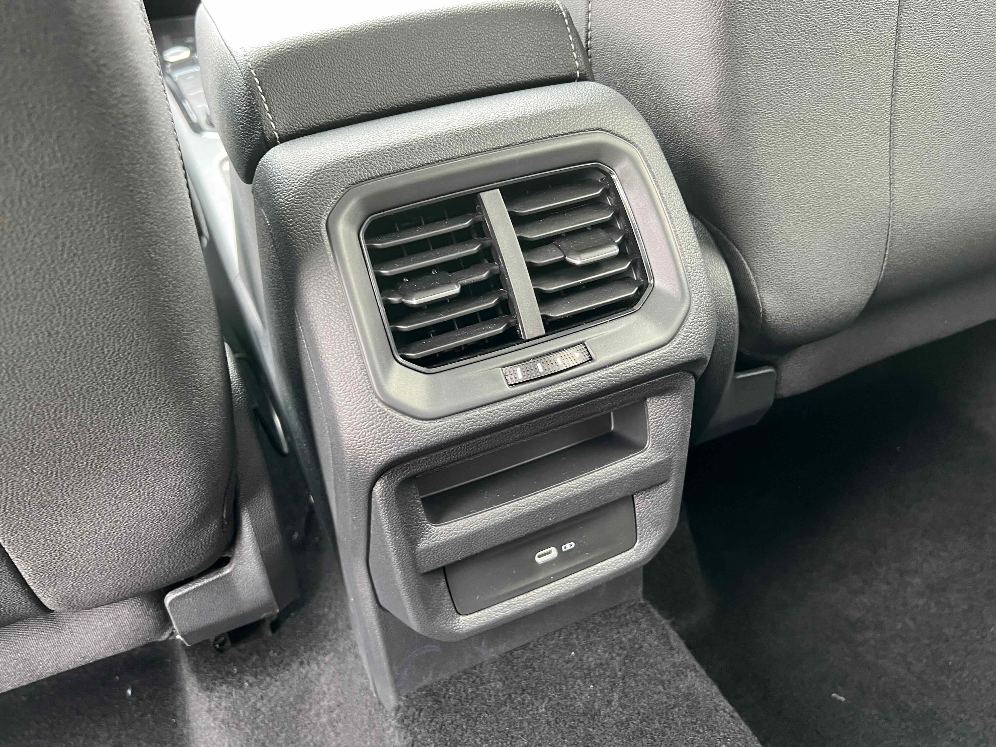 2025 Volkswagen Taos SEL