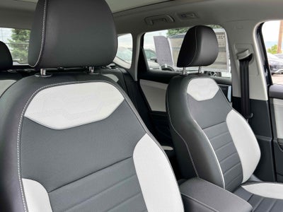 2025 Volkswagen Taos SEL