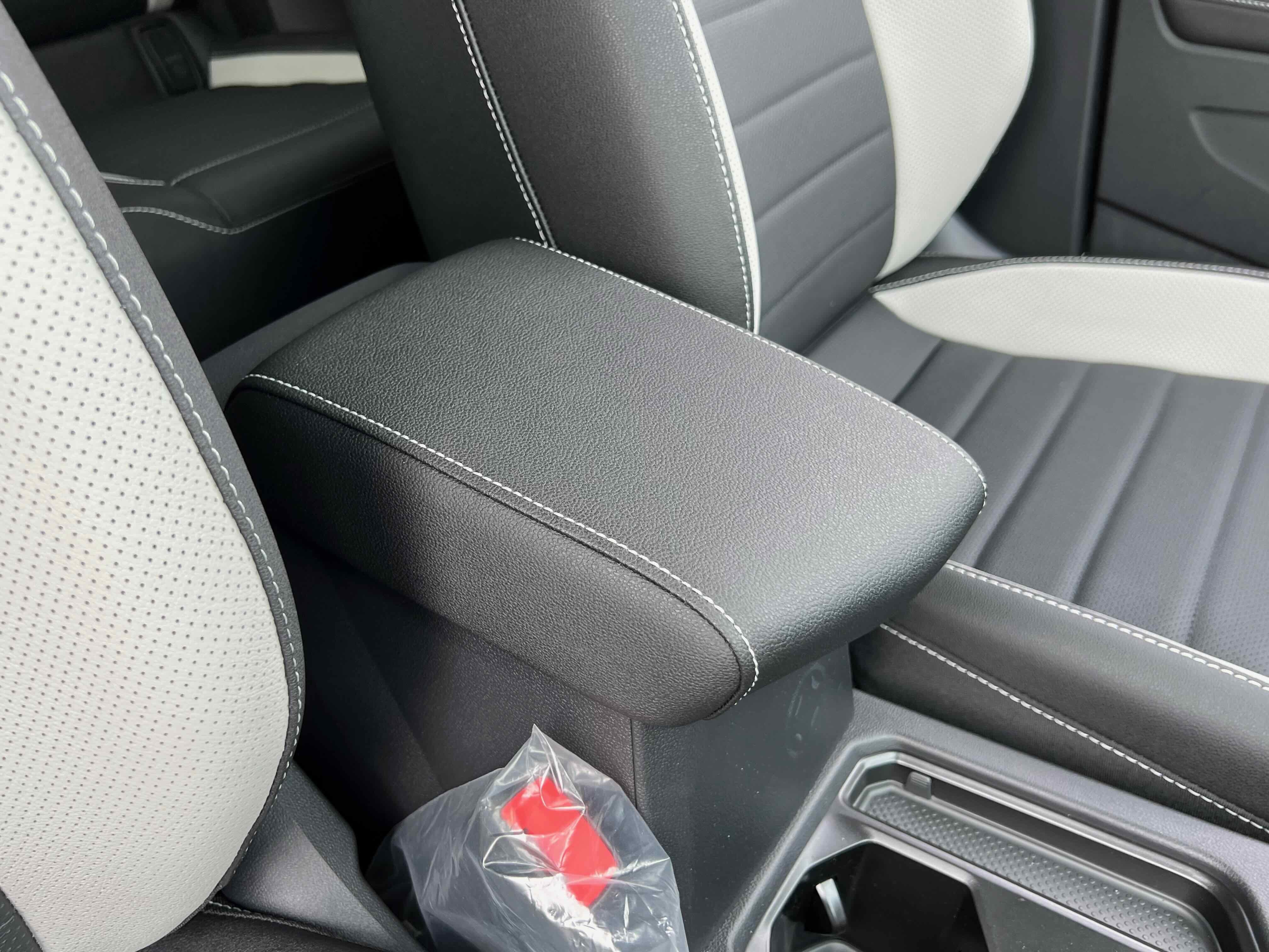 2025 Volkswagen Taos SEL