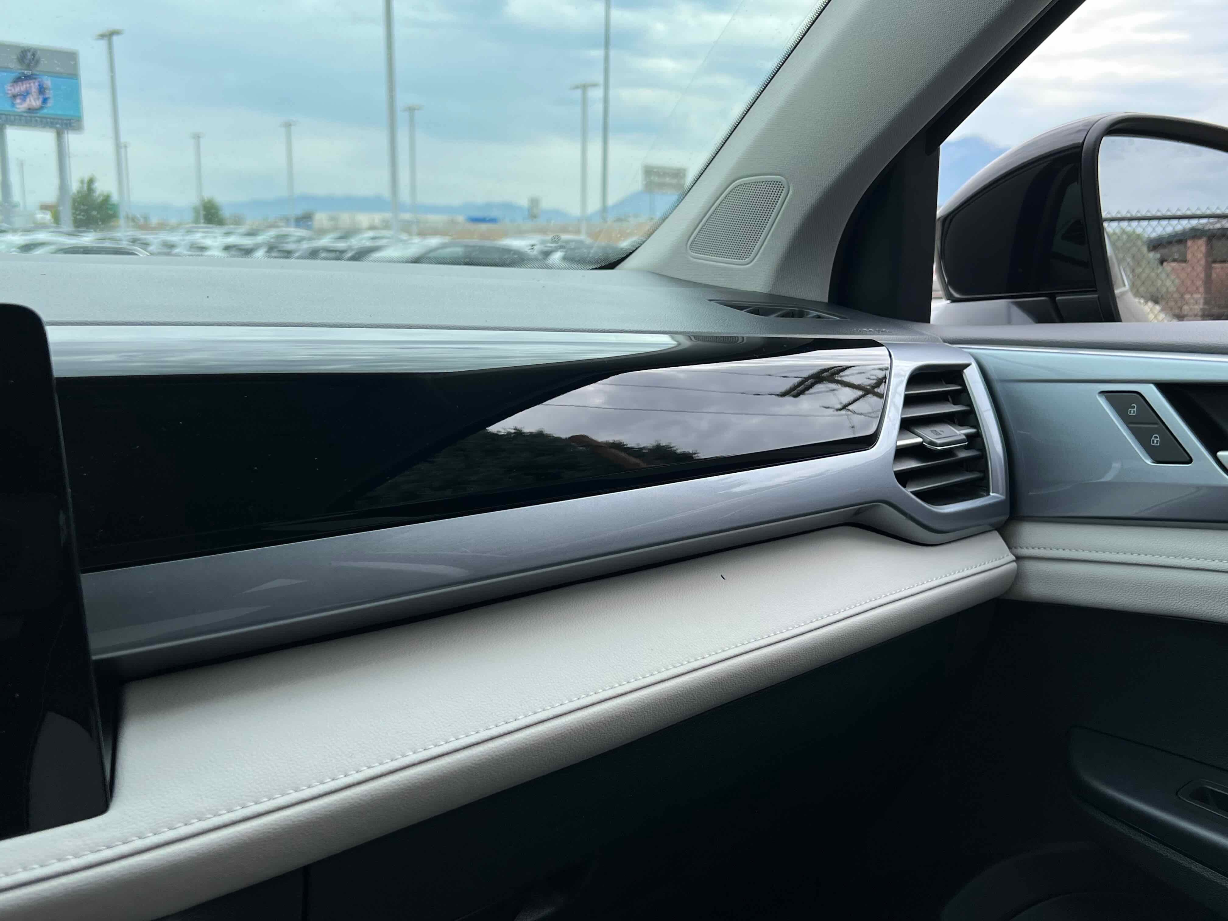 2025 Volkswagen Taos SEL