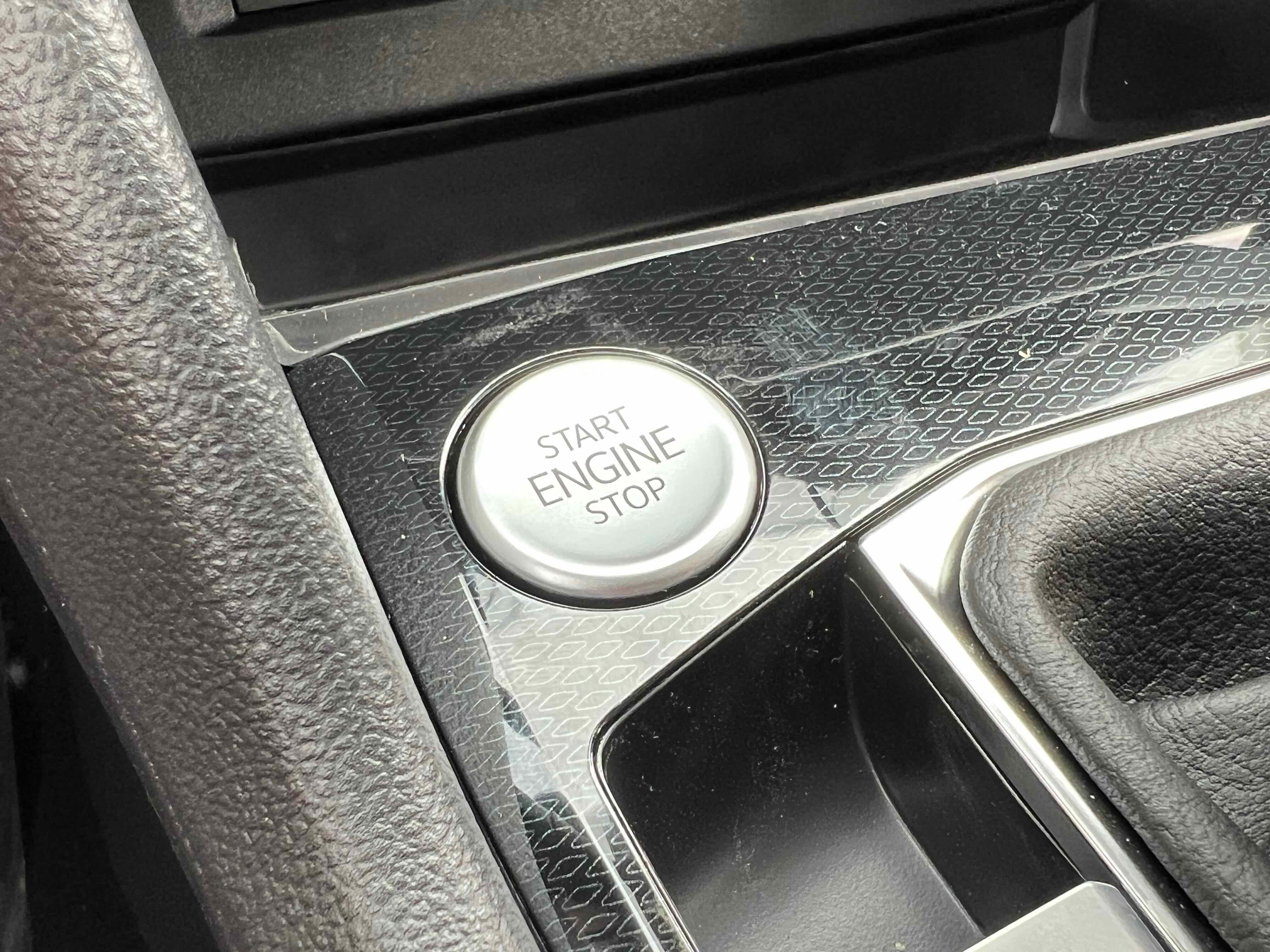 2025 Volkswagen Taos SEL