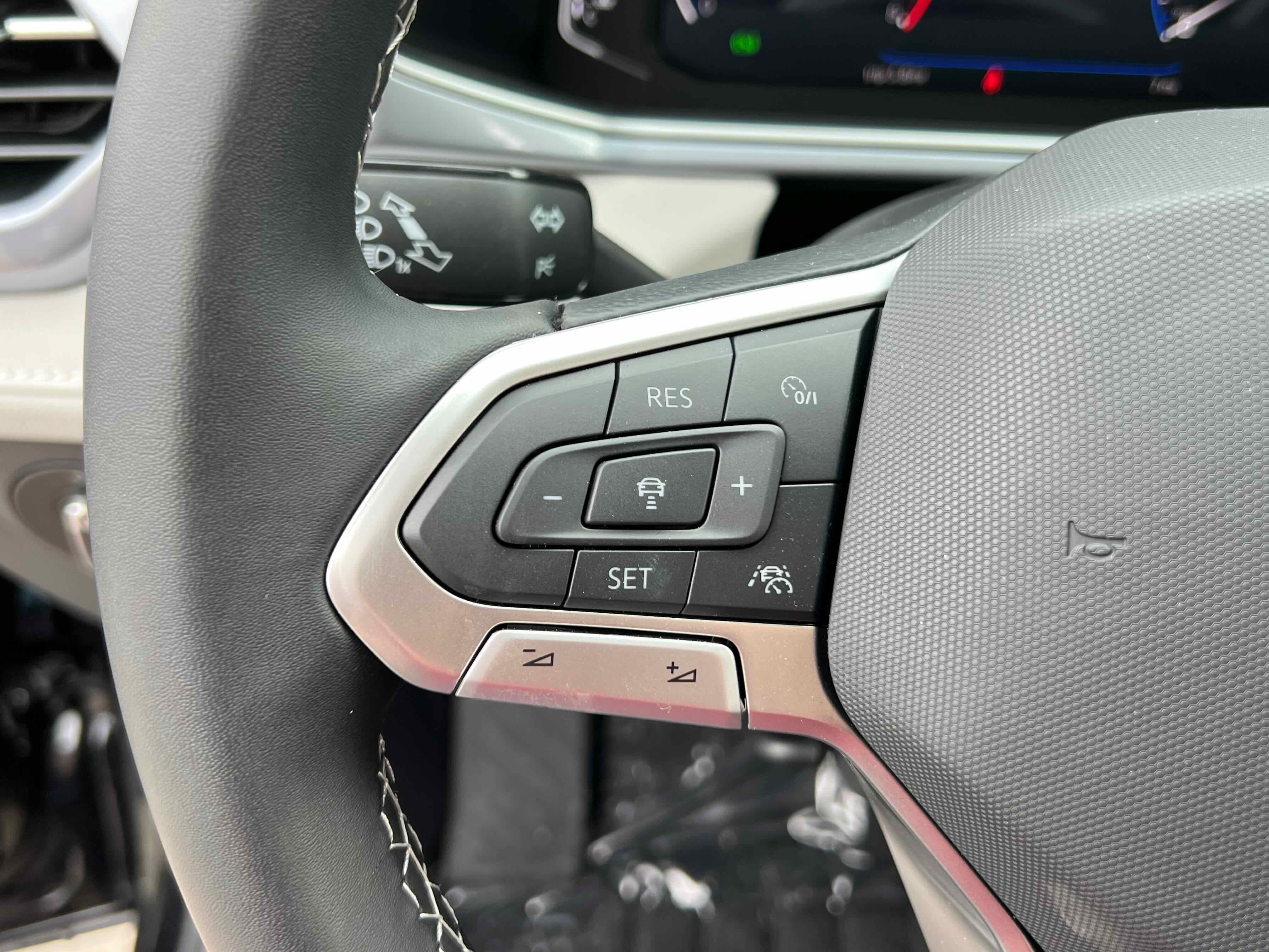 2025 Volkswagen Taos SEL