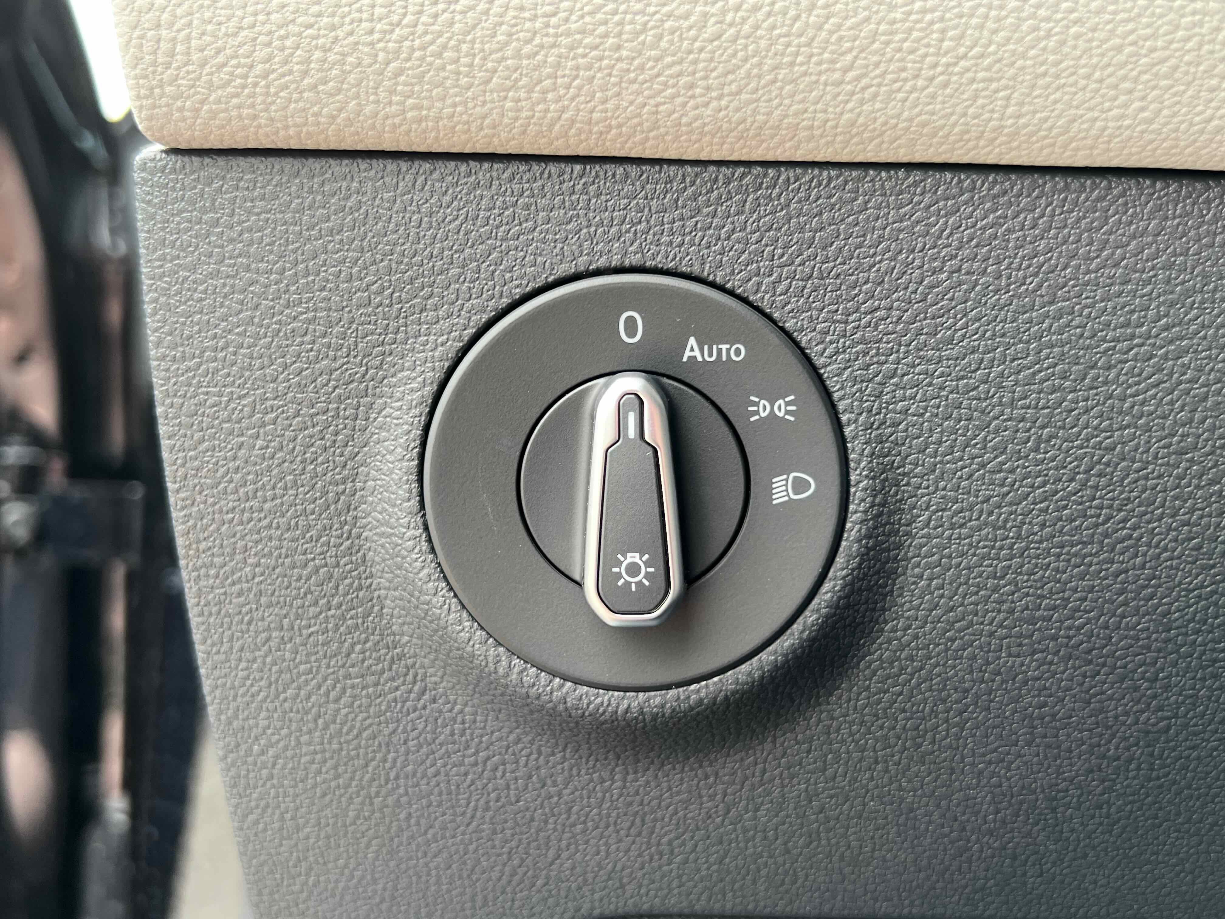 2025 Volkswagen Taos SEL