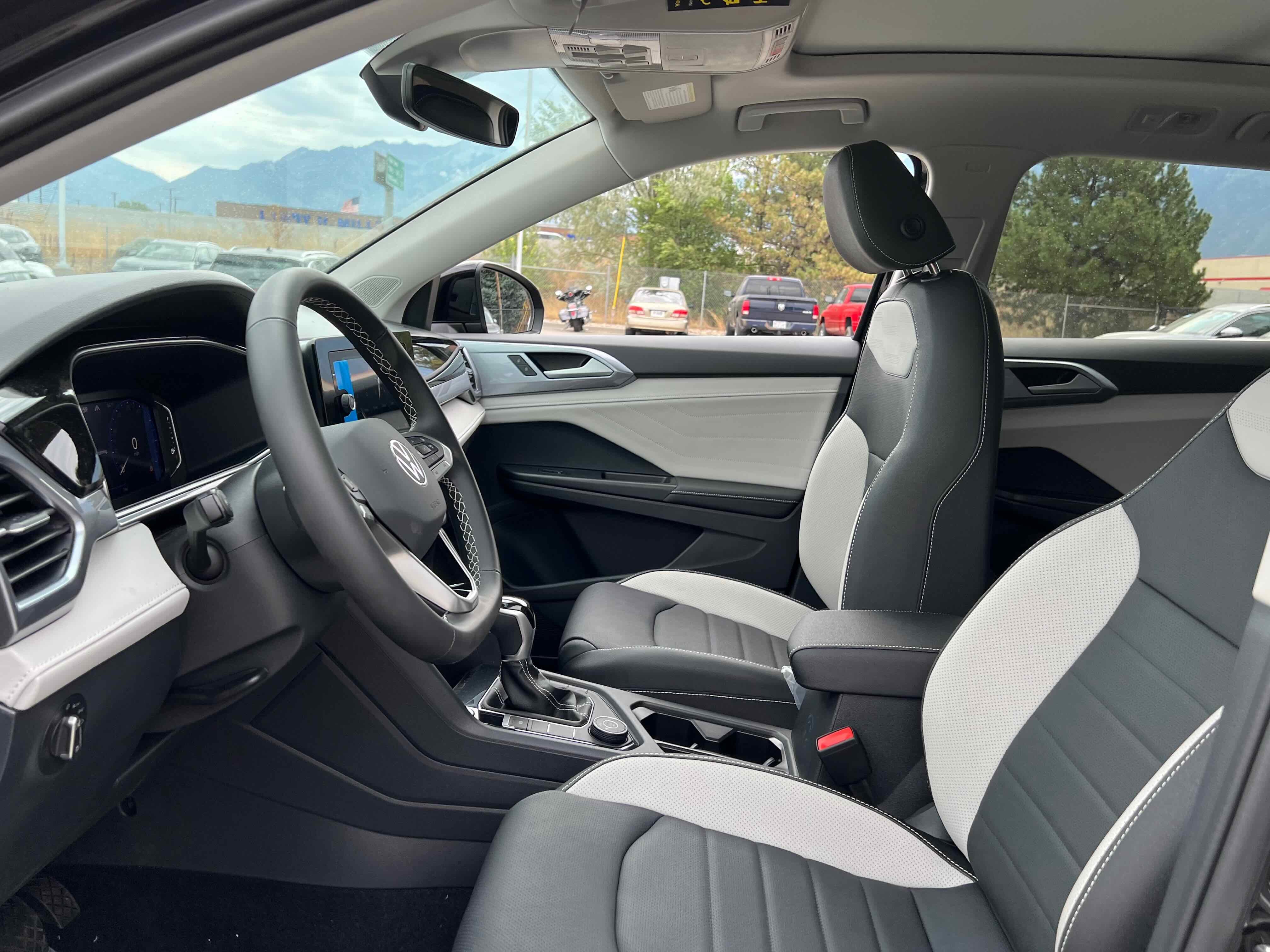 2025 Volkswagen Taos SEL