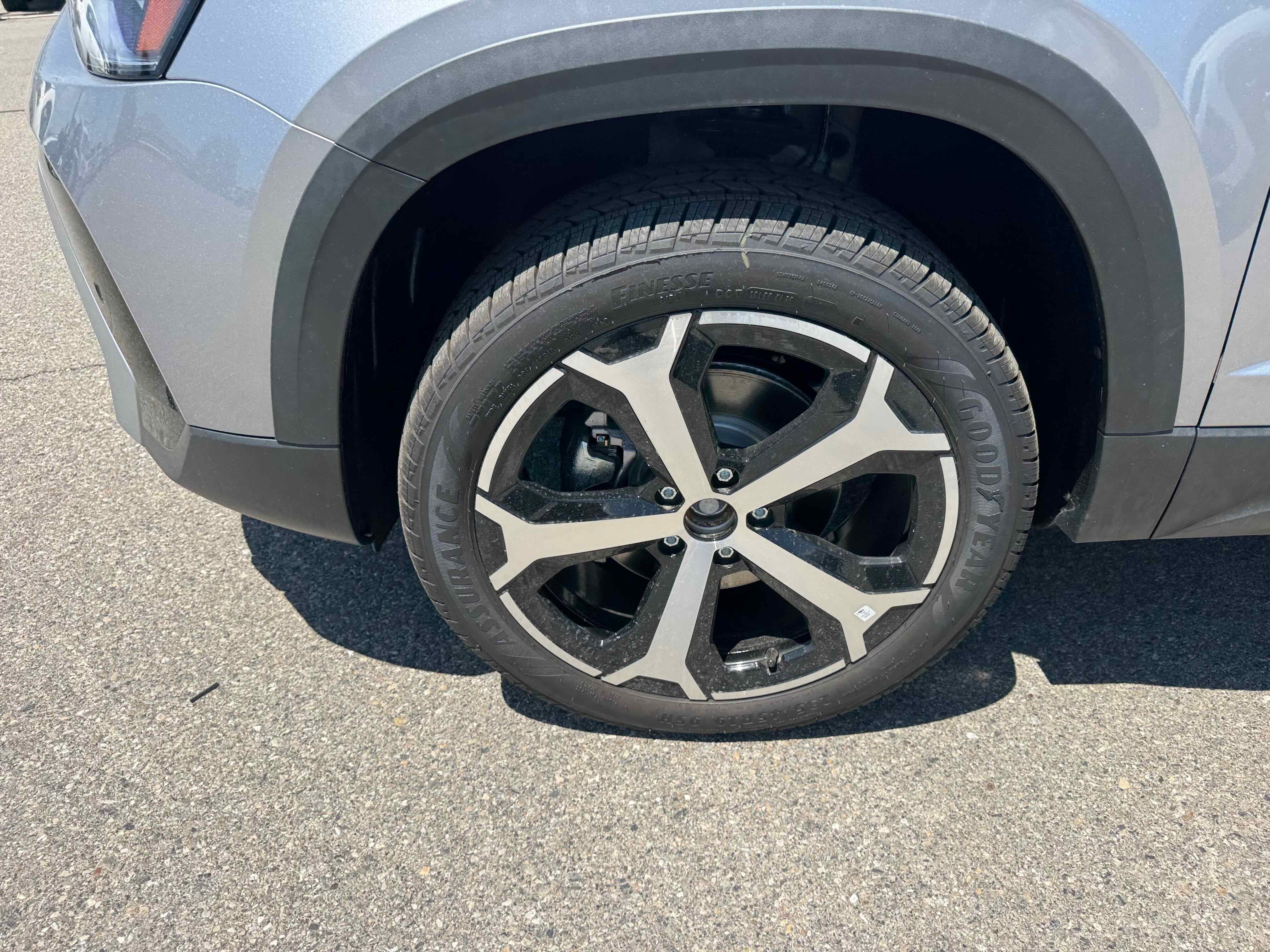 2025 Volkswagen Taos SEL