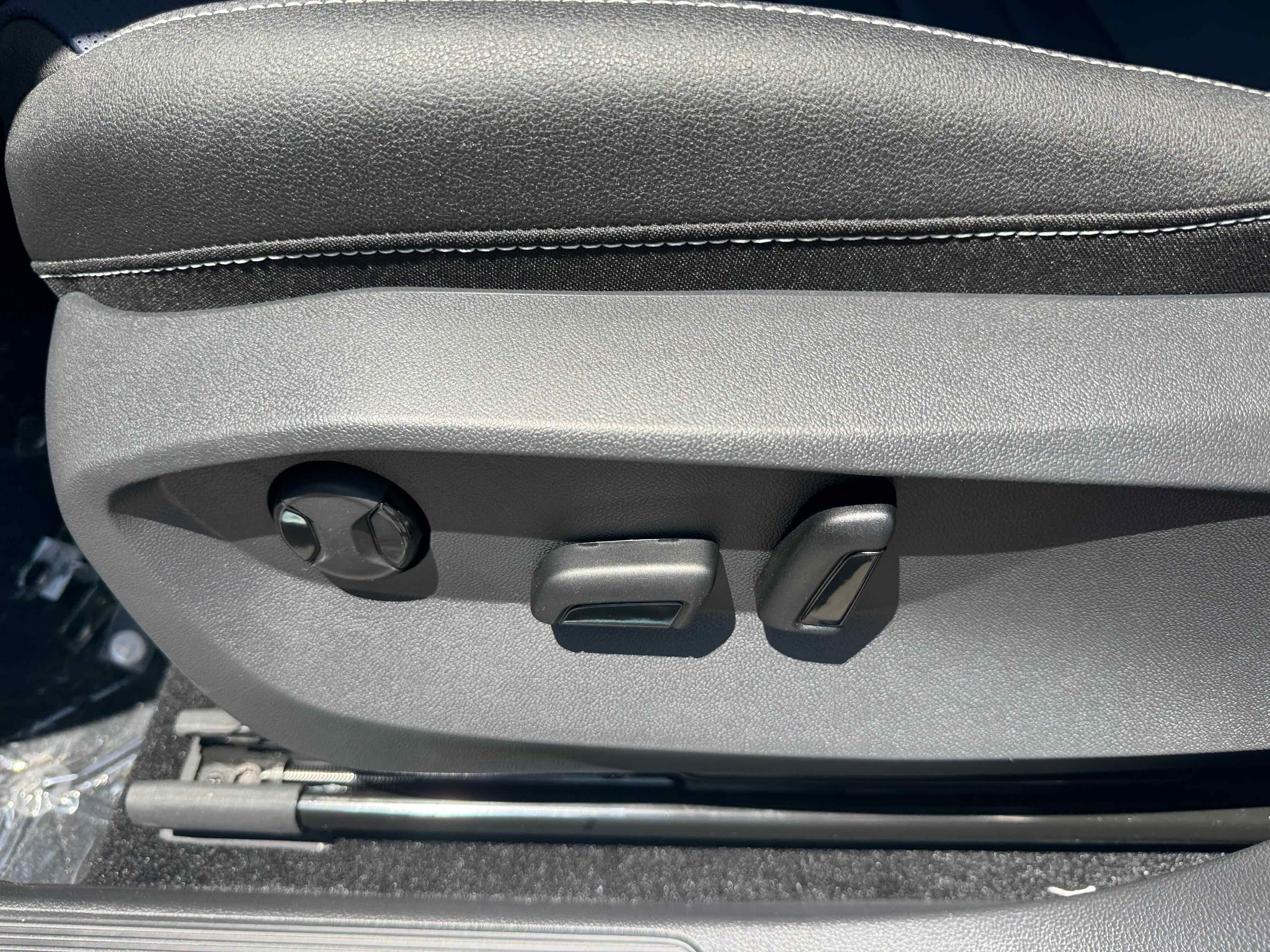 2025 Volkswagen Taos SEL